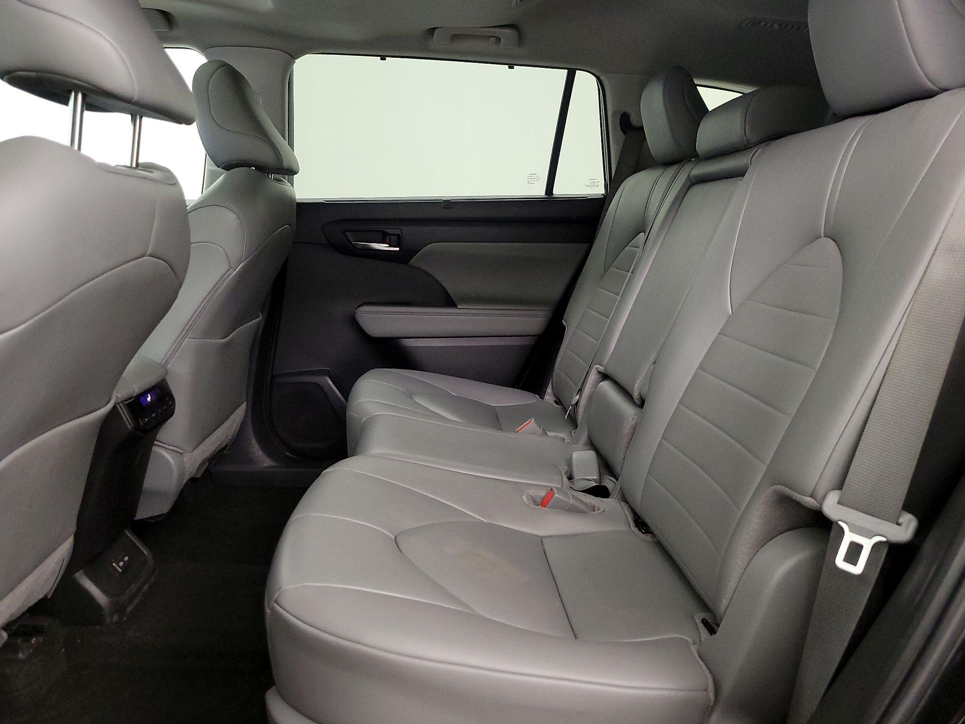 Thumbnail: 2024 Toyota Highlander - 20