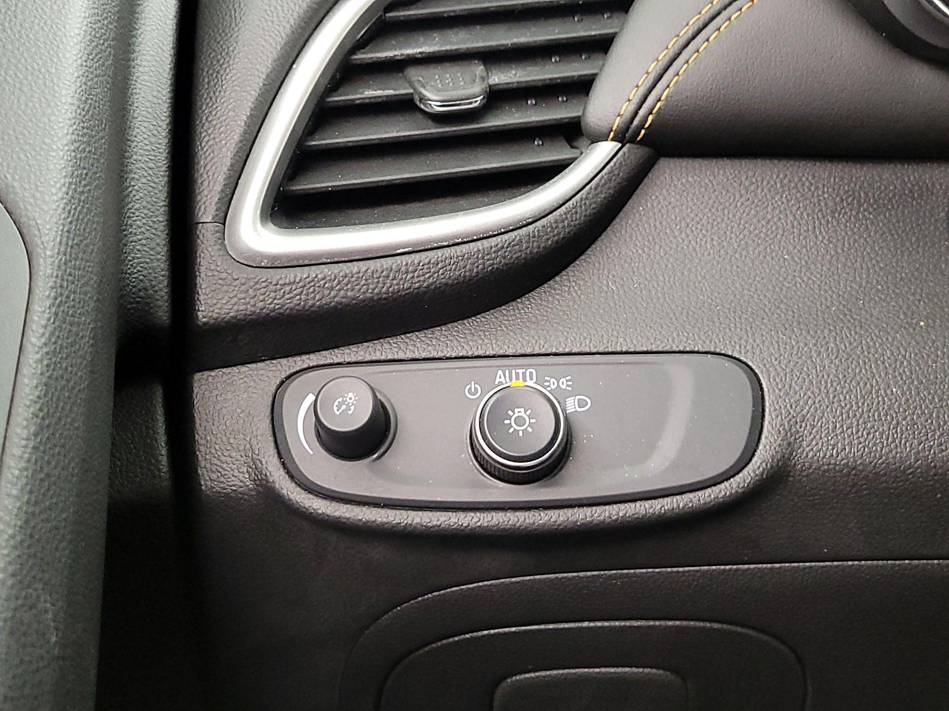 Thumbnail: 2019 Chevrolet Trax - 13