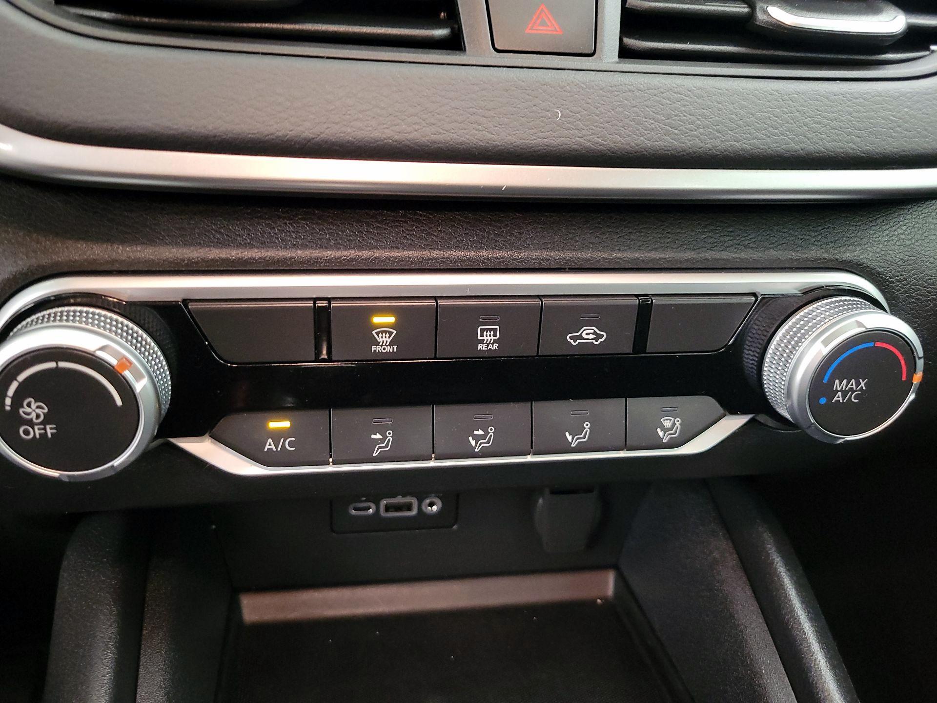 Thumbnail: 2020 Nissan Altima - 16