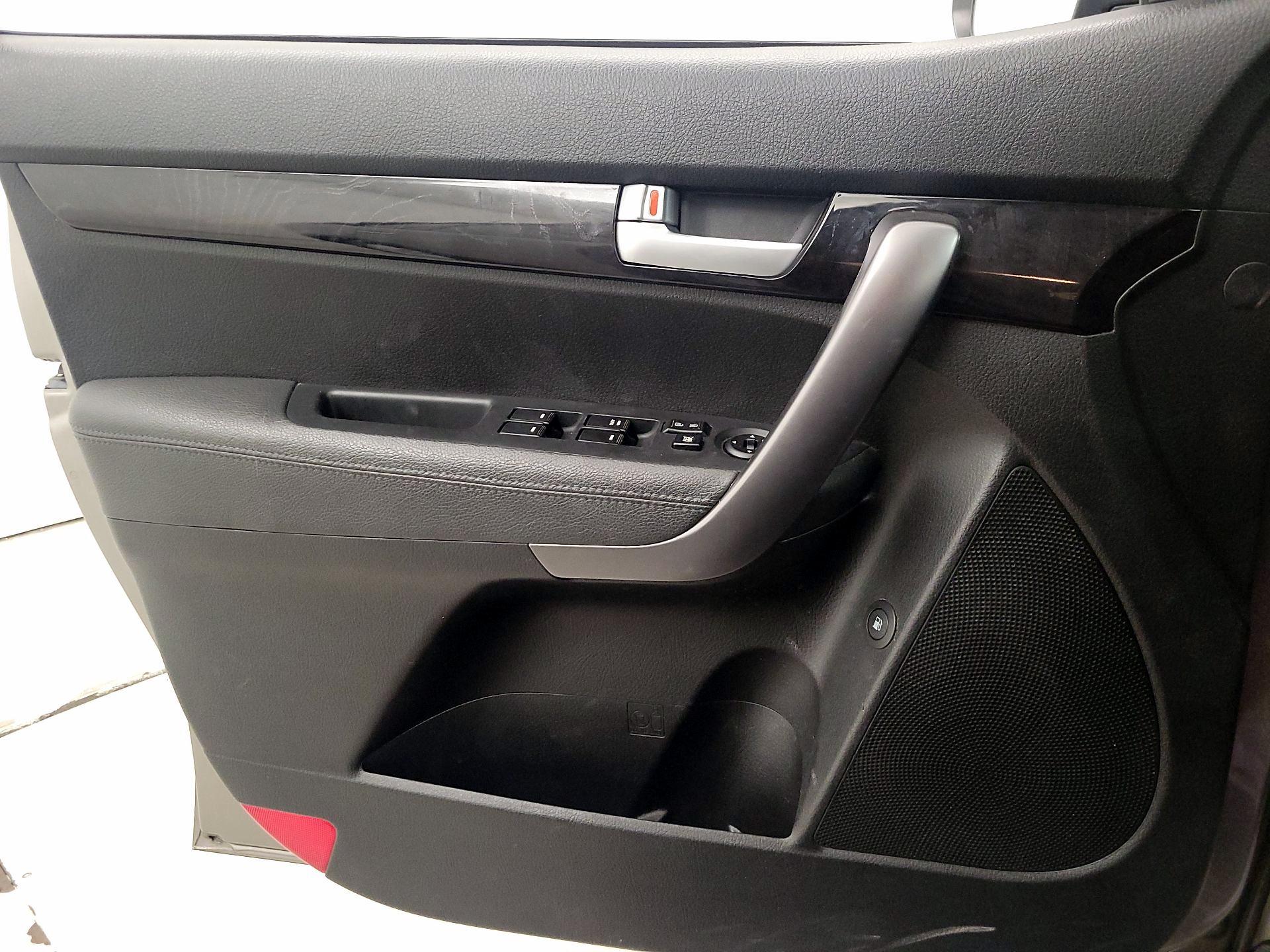 Thumbnail: 2015 Kia Sorento - 12