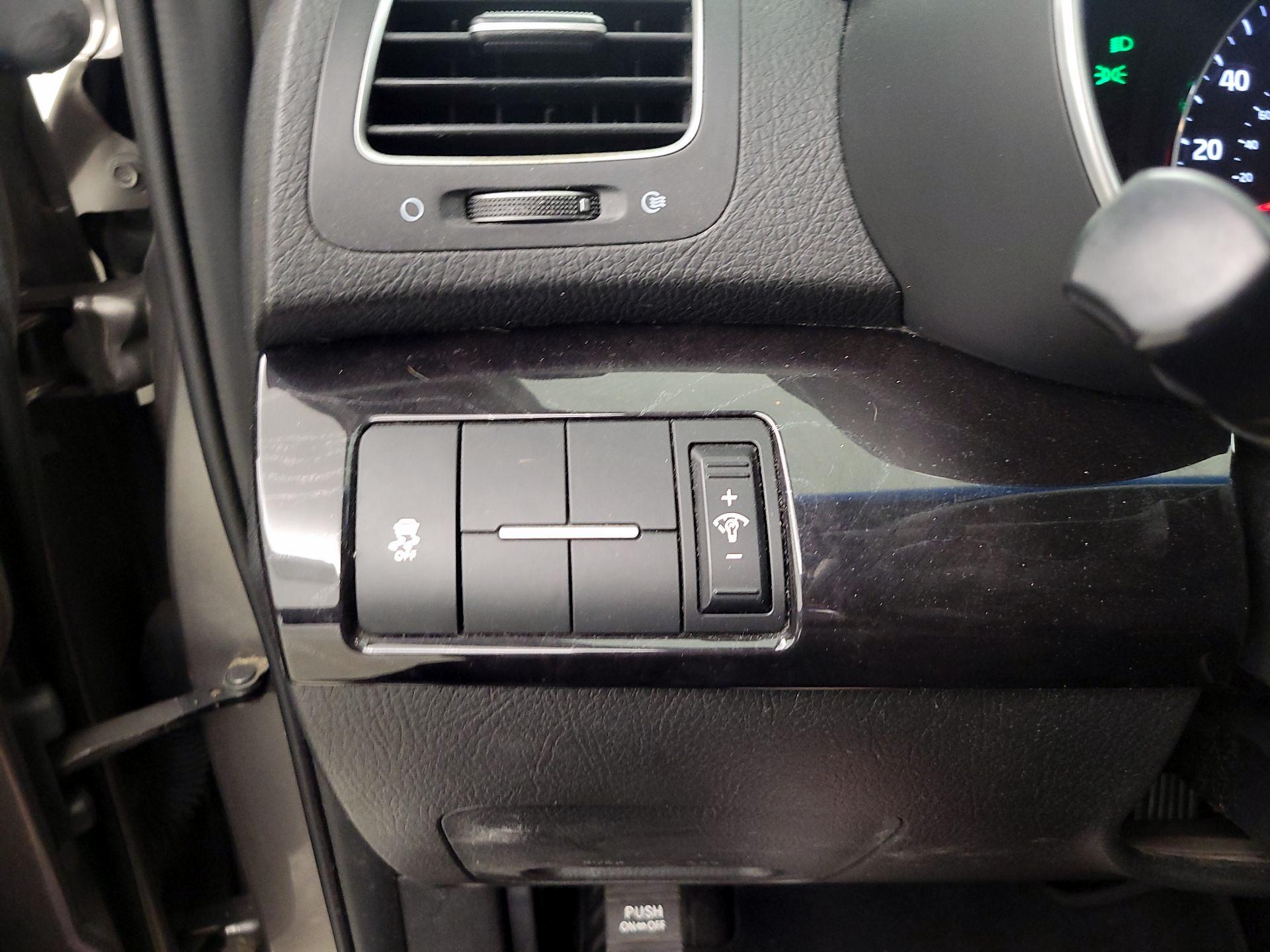 Thumbnail: 2015 Kia Sorento - 13