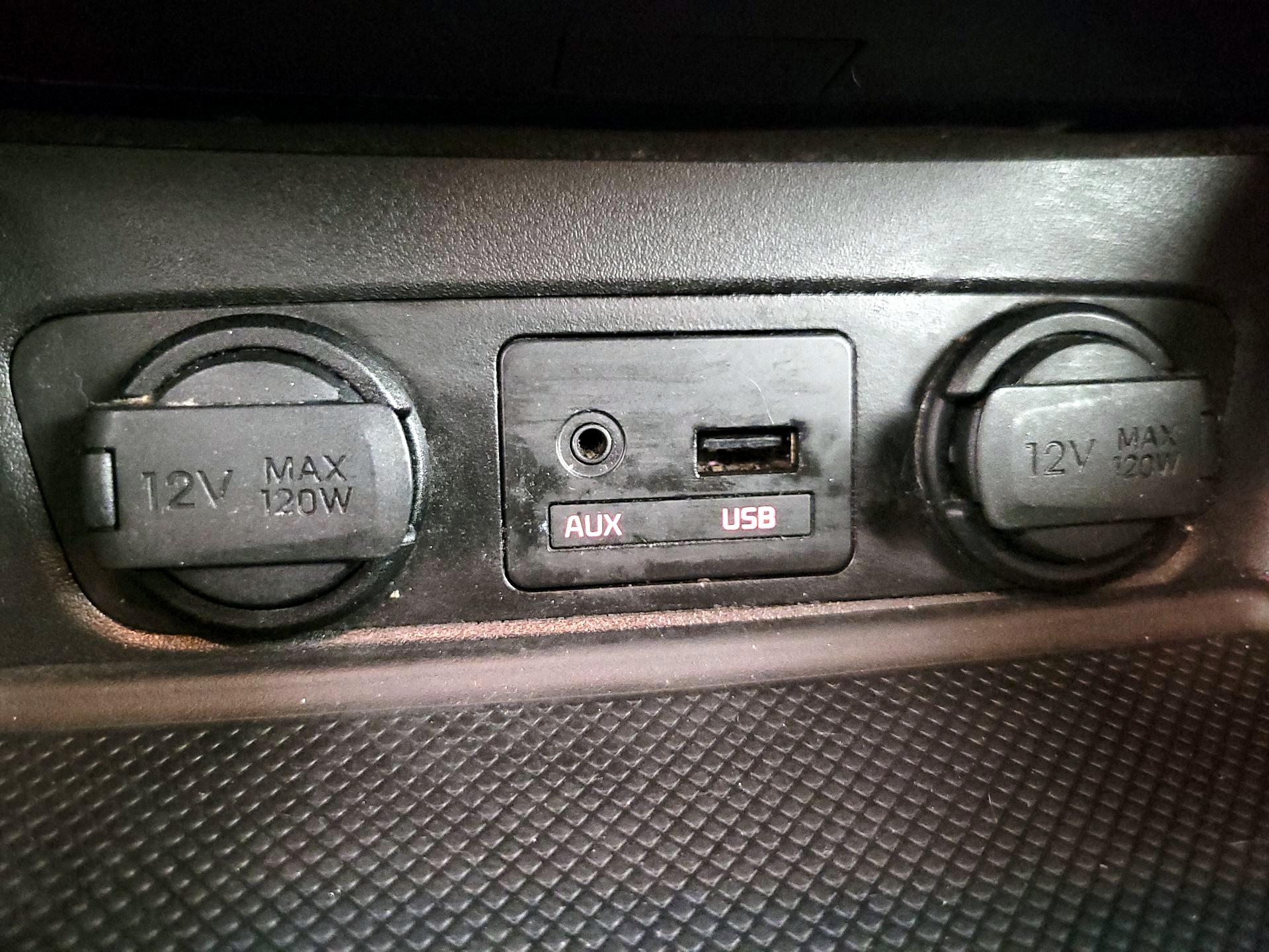 Thumbnail: 2015 Kia Sorento - 17