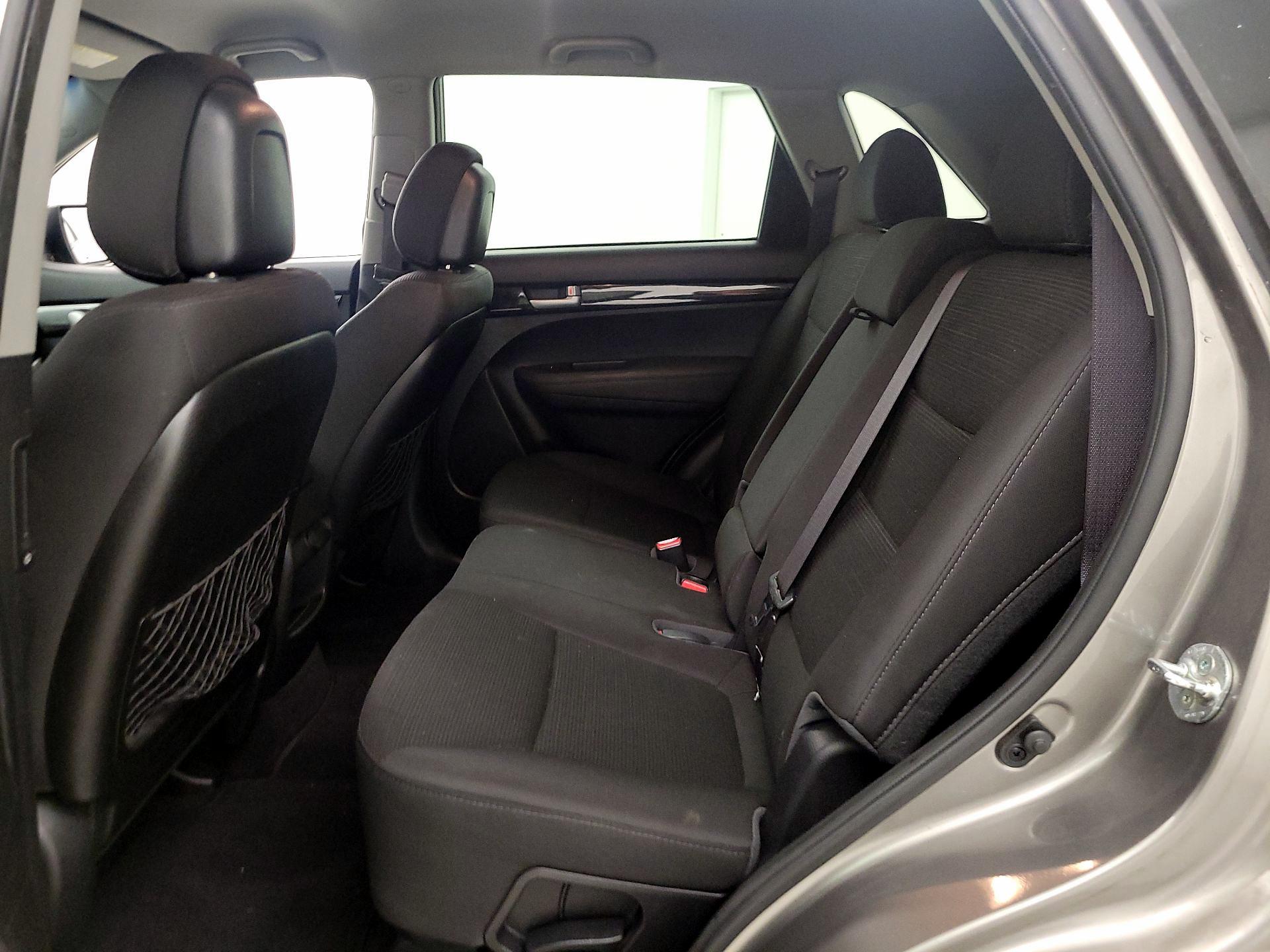 Thumbnail: 2015 Kia Sorento - 18