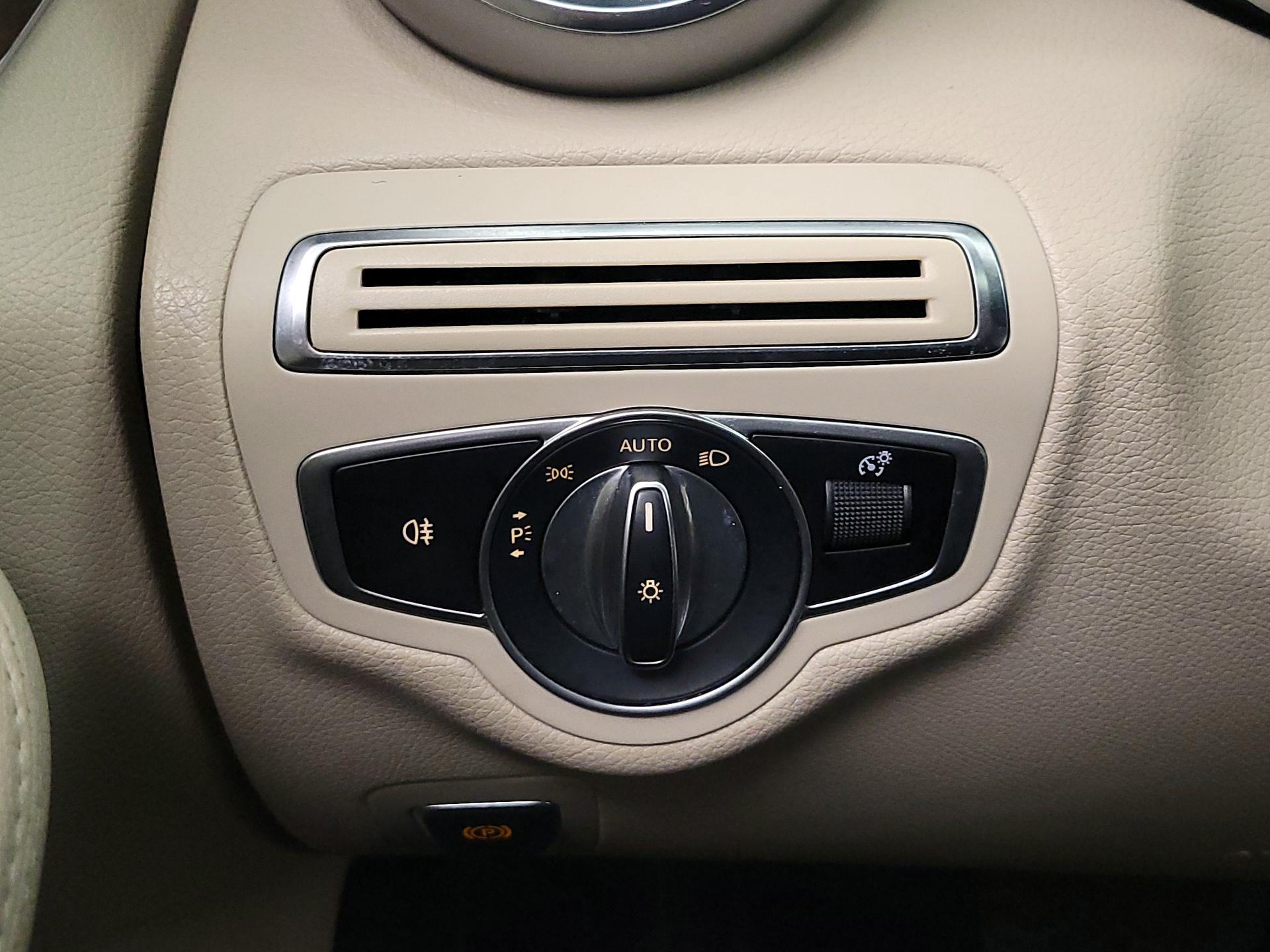 Thumbnail: 2020 Mercedes-Benz C-Class - 13