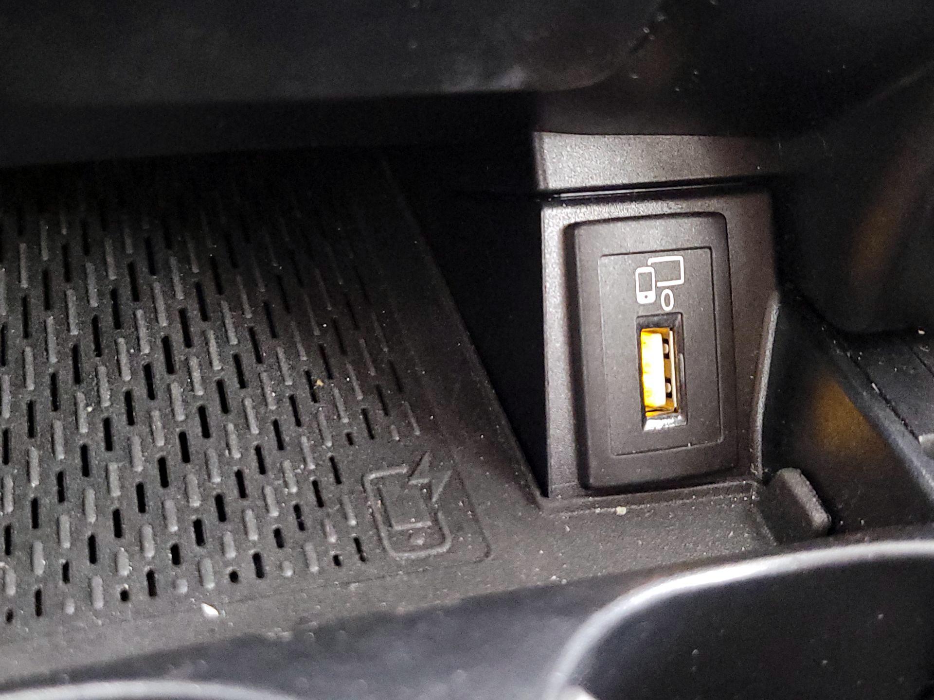 Thumbnail: 2020 Mercedes-Benz C-Class - 18