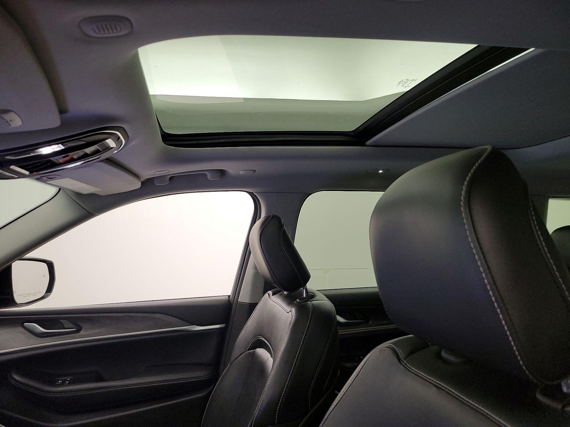 Thumbnail: 2022 Jeep Grand Cherokee L - 20