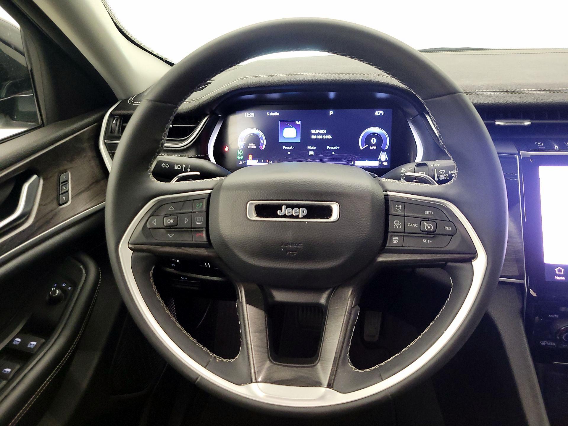 Thumbnail: 2023 Jeep Grand Cherokee - 10