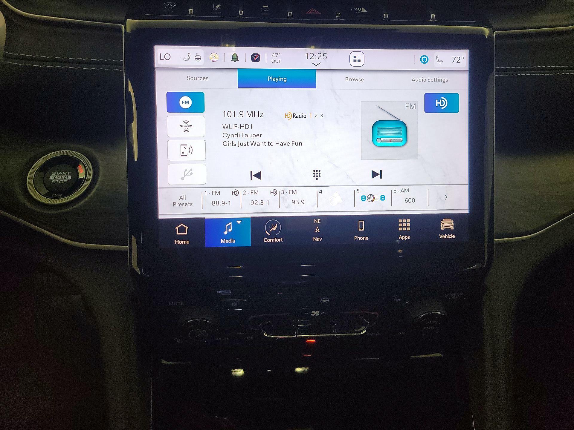 Thumbnail: 2023 Jeep Grand Cherokee - 16