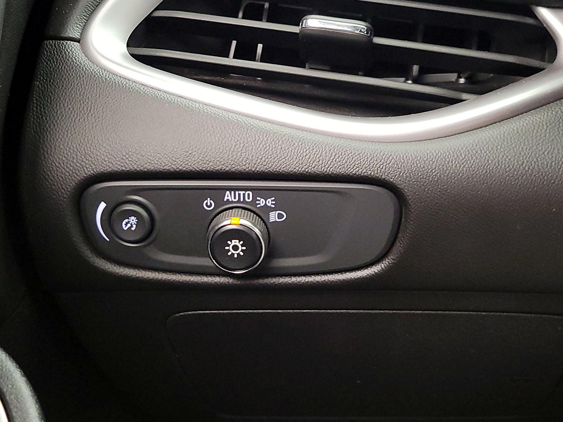 Thumbnail: 2020 Chevrolet Malibu - 13