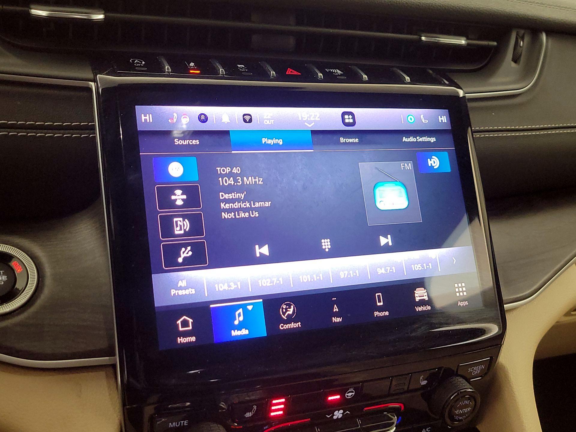 Thumbnail: 2023 Jeep Grand Cherokee - 16