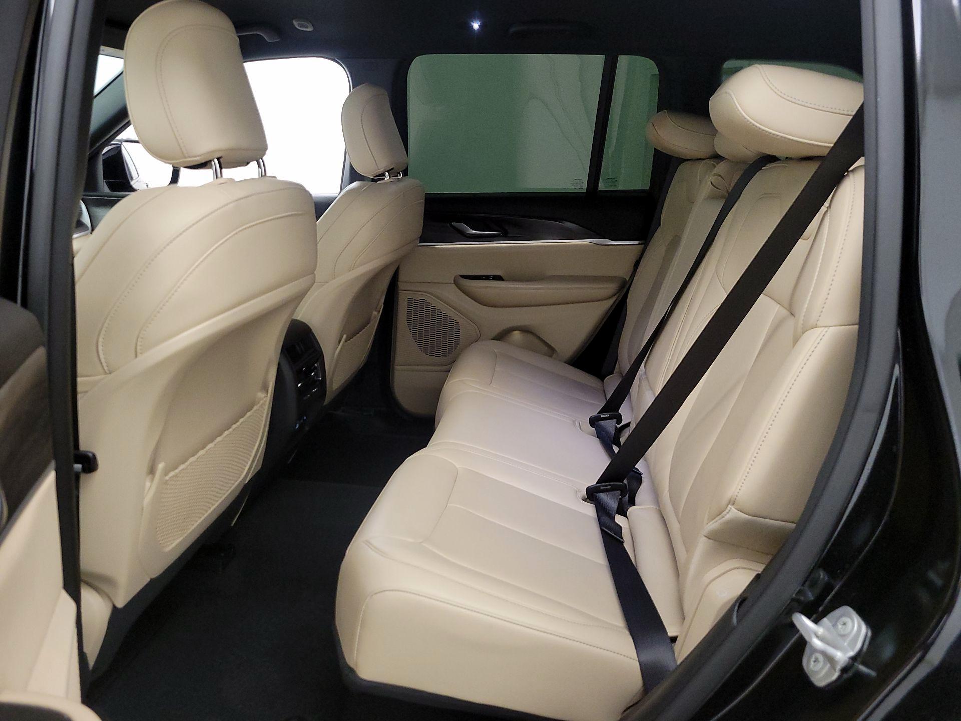 Thumbnail: 2023 Jeep Grand Cherokee - 20