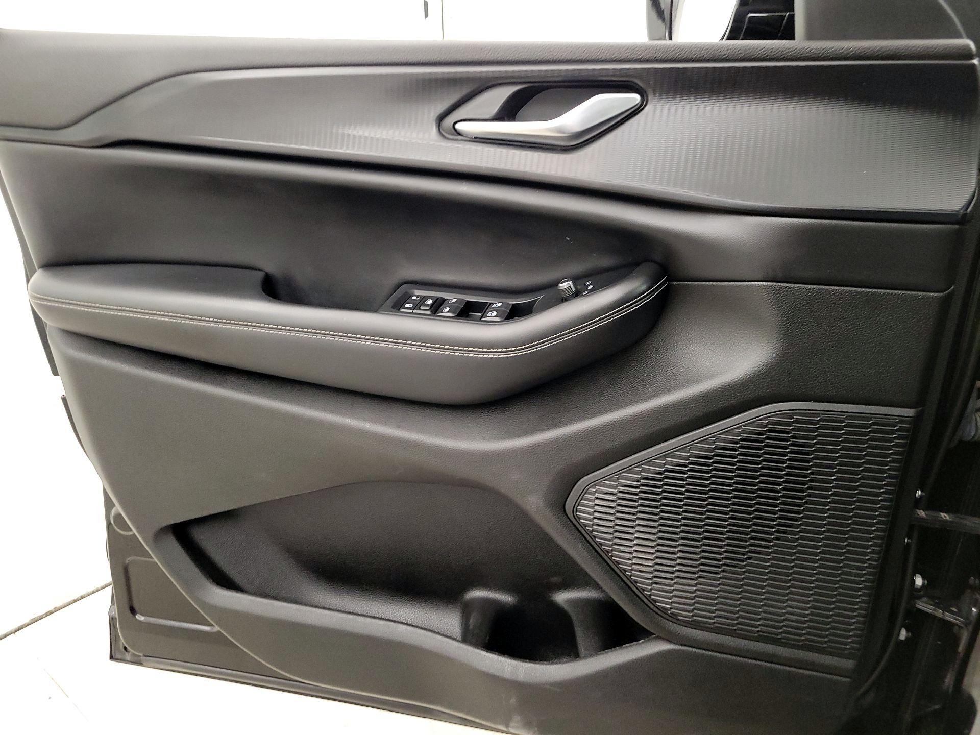 Thumbnail: 2023 Jeep Grand Cherokee - 12