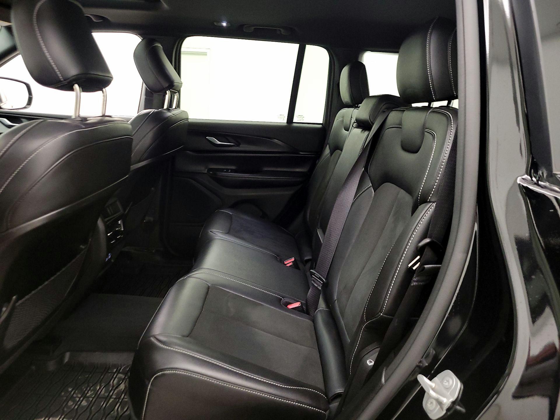 Thumbnail: 2023 Jeep Grand Cherokee - 20