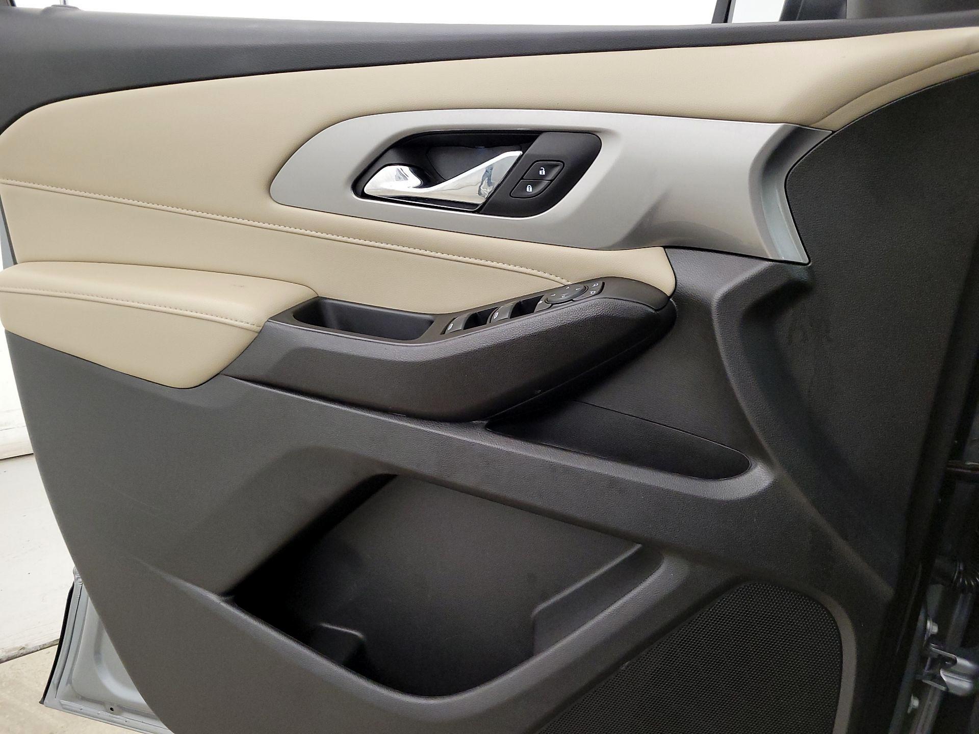 Thumbnail: 2023 Chevrolet Traverse - 12