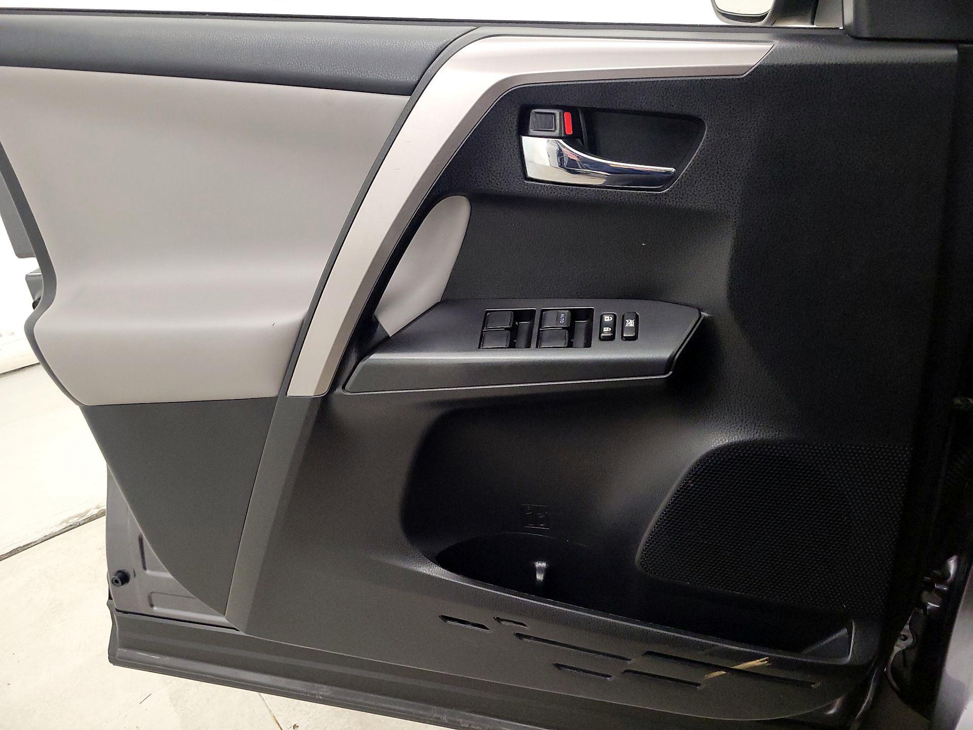 Thumbnail: 2017 Toyota RAV4 - 12