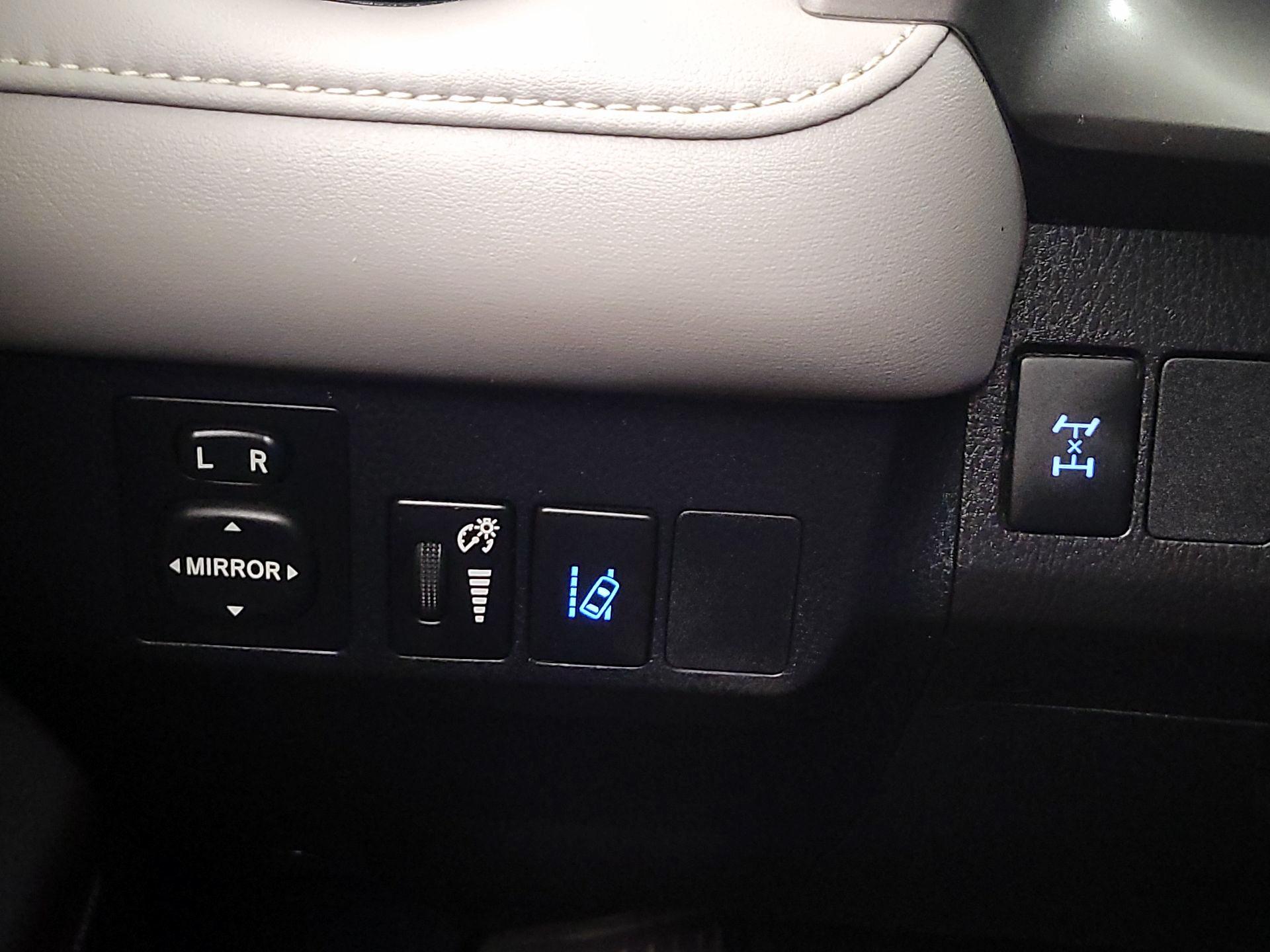 Thumbnail: 2017 Toyota RAV4 - 13