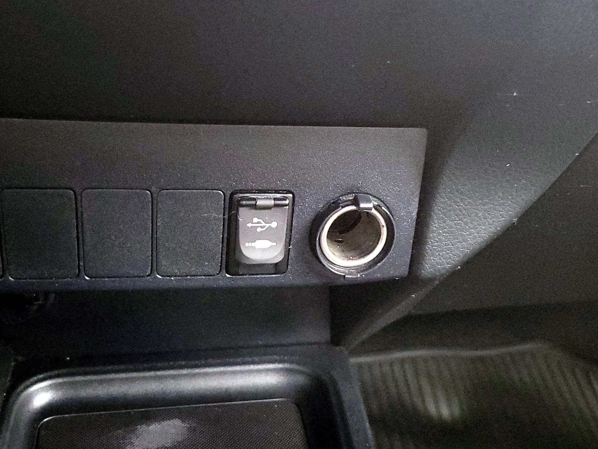 Thumbnail: 2017 Toyota RAV4 - 18