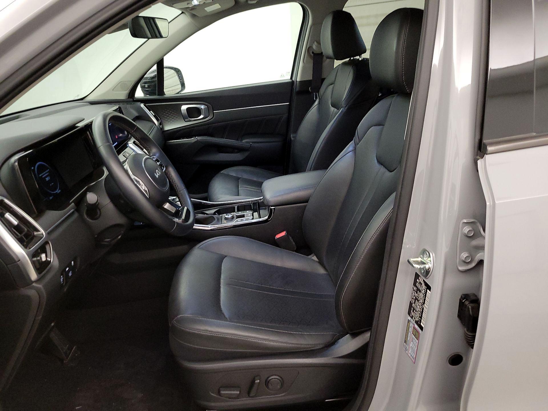 Thumbnail: 2023 Kia Sorento - 11