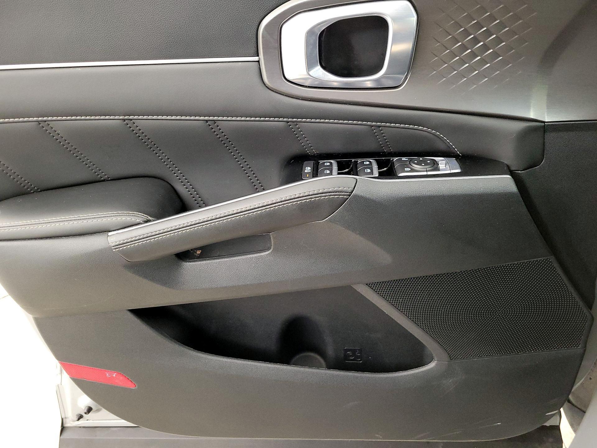 Thumbnail: 2023 Kia Sorento - 12