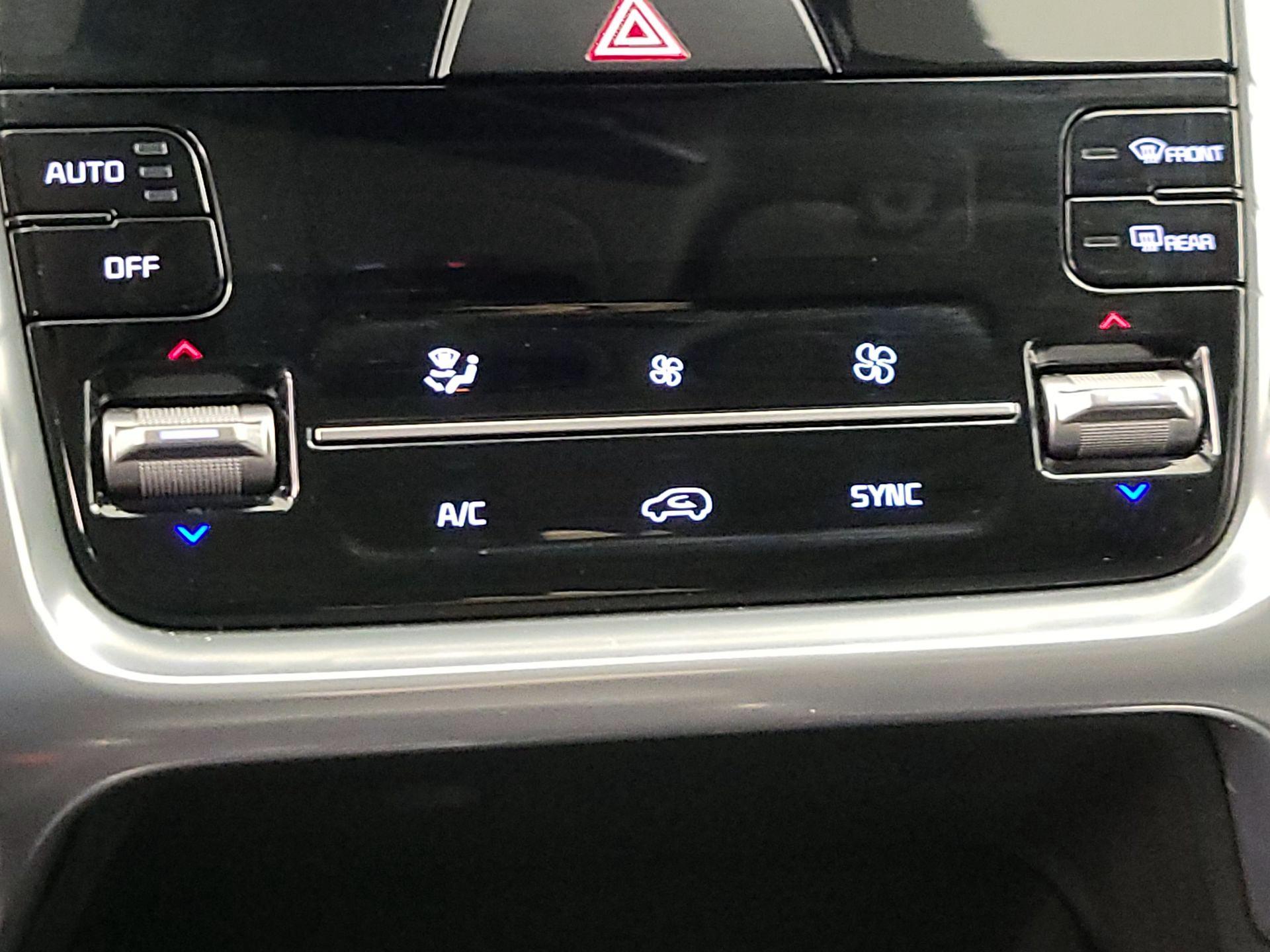 Thumbnail: 2023 Kia Sorento - 17