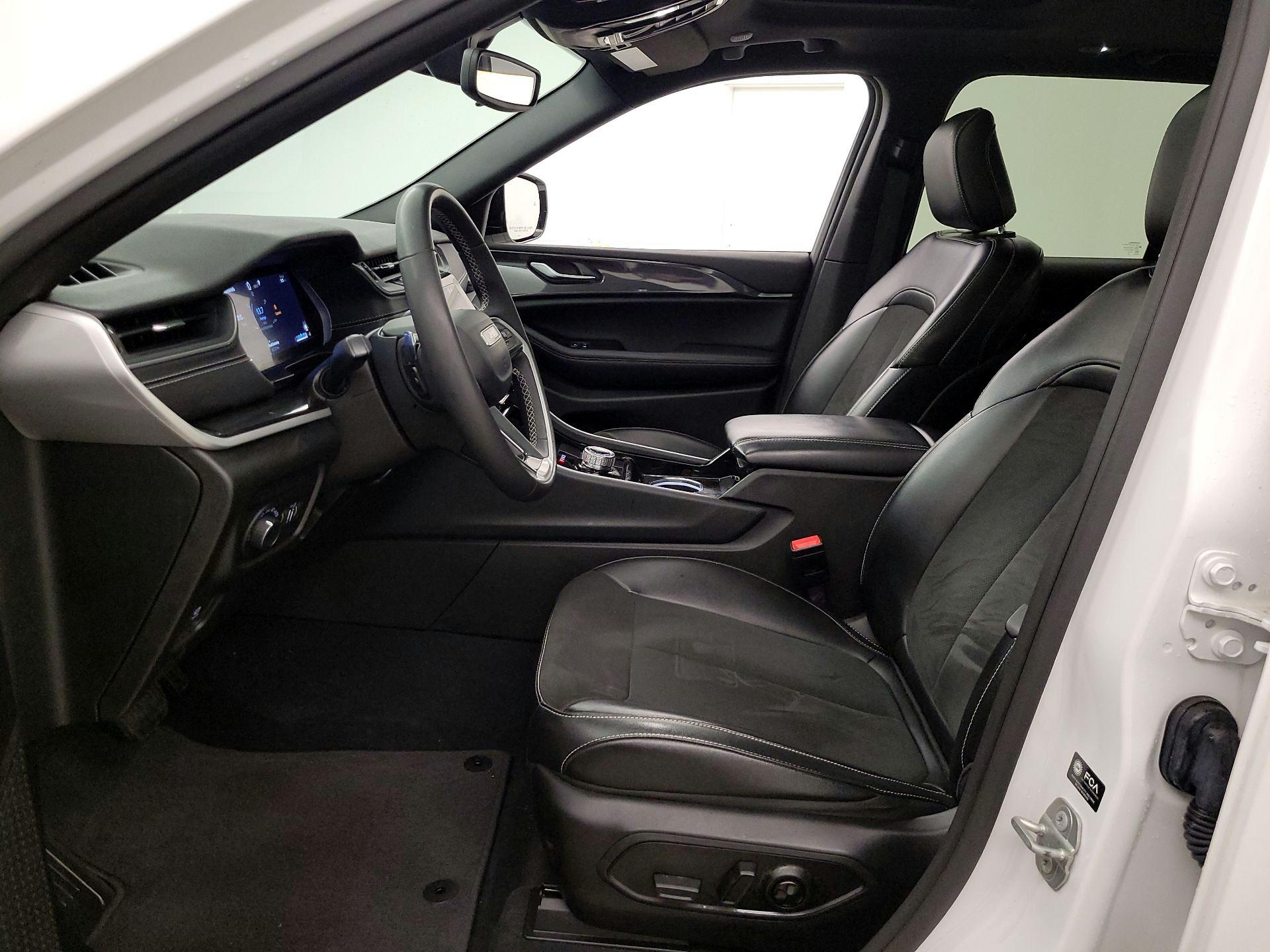 Thumbnail: 2023 Jeep Grand Cherokee - 11