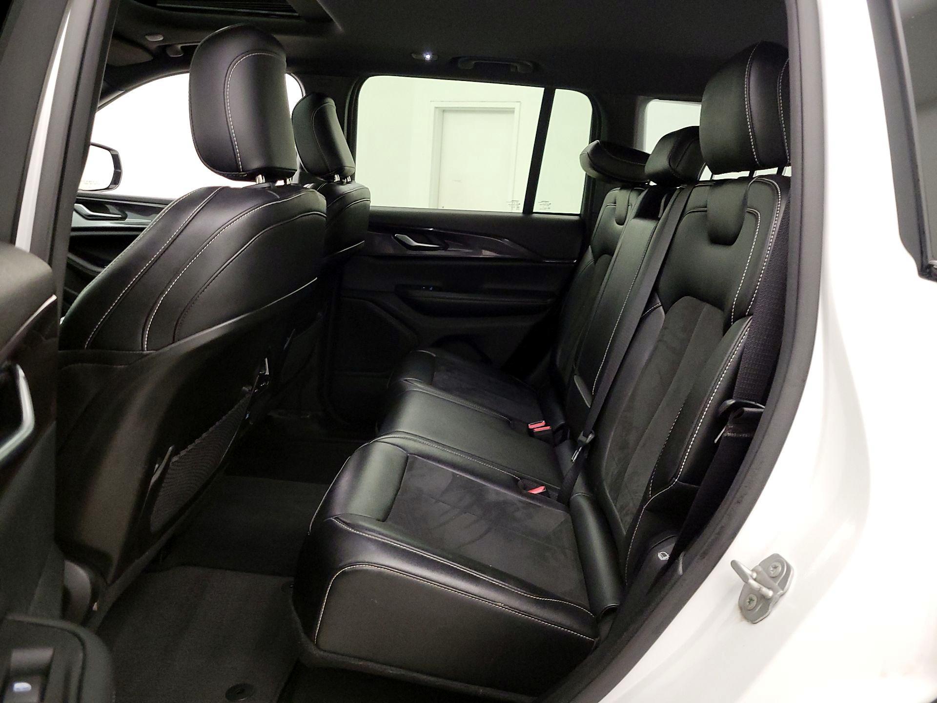 Thumbnail: 2023 Jeep Grand Cherokee - 20