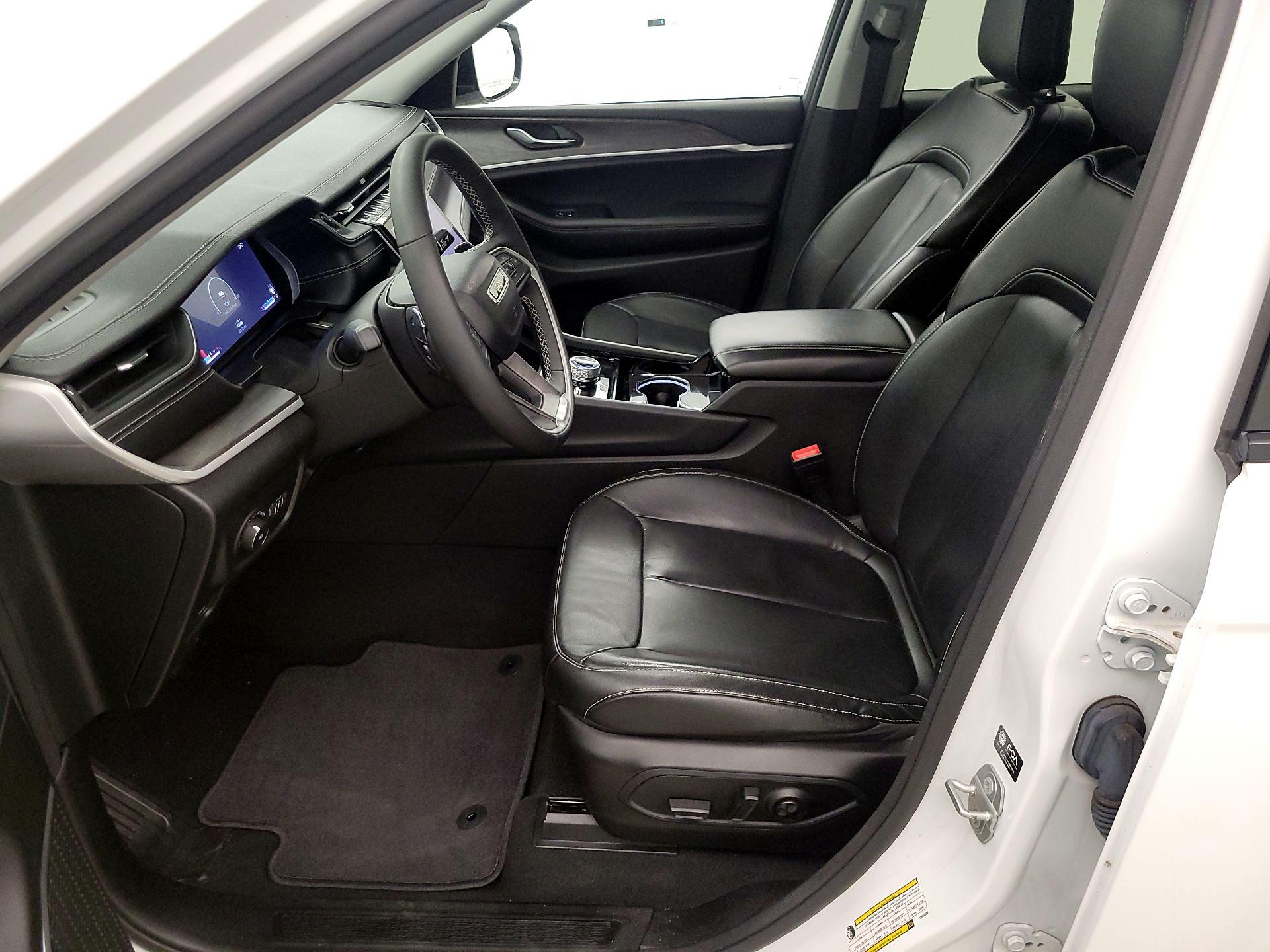 Thumbnail: 2023 Jeep Grand Cherokee - 11