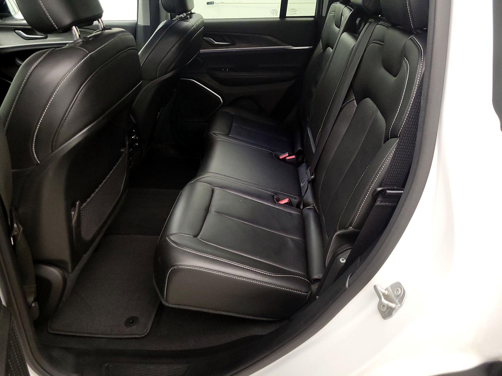 Thumbnail: 2023 Jeep Grand Cherokee - 20