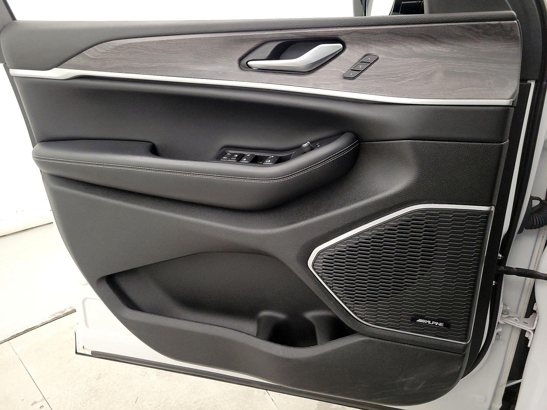 Thumbnail: 2023 Jeep Grand Cherokee - 12