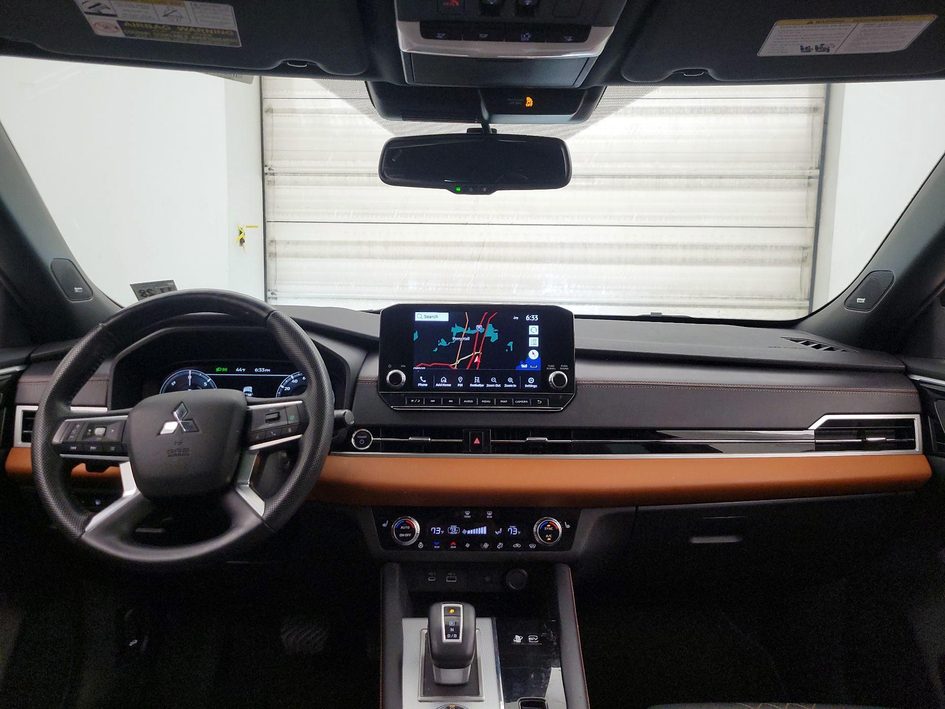 Thumbnail: 2023 Mitsubishi Outlander - 9