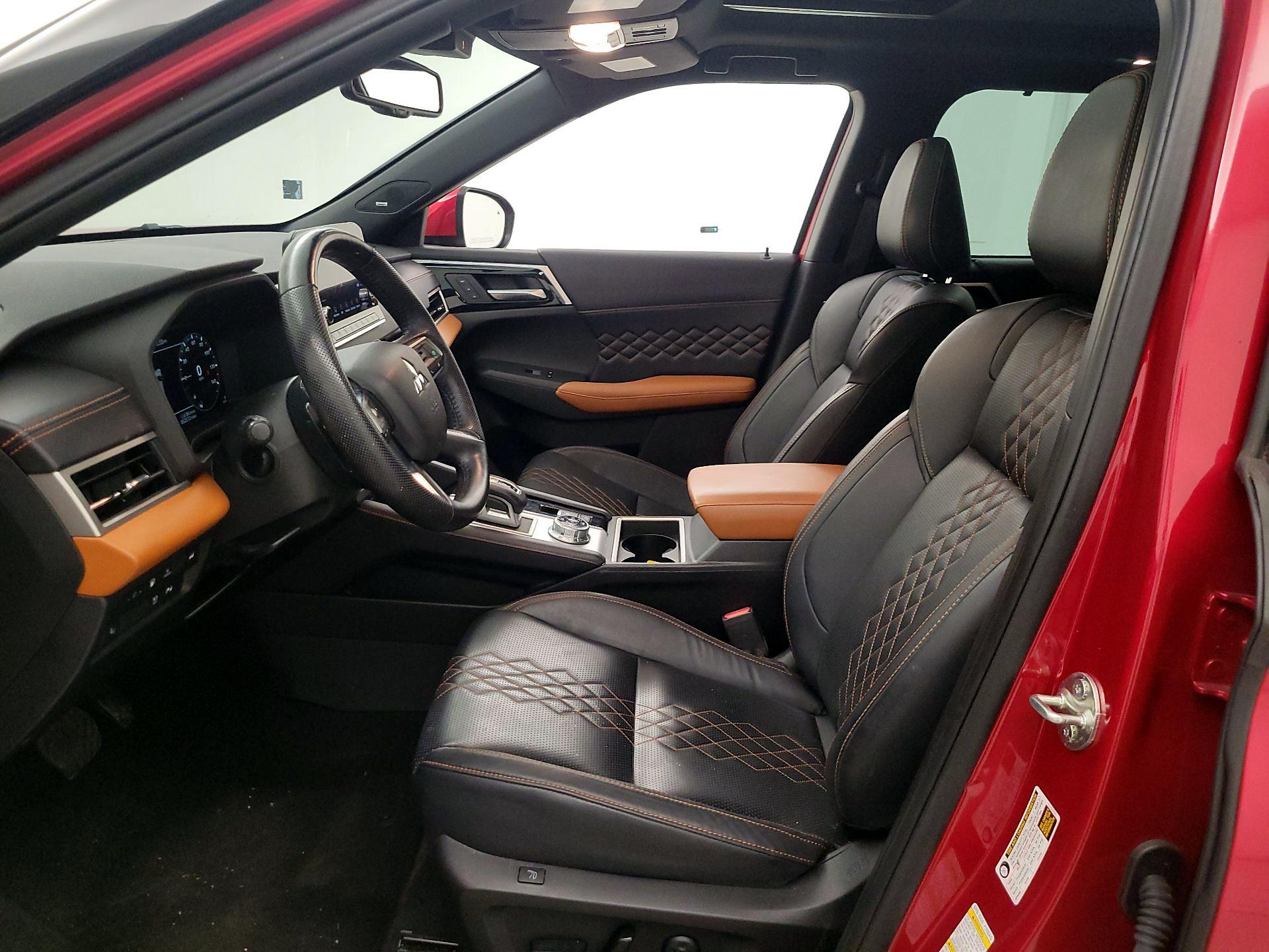 Thumbnail: 2023 Mitsubishi Outlander - 11