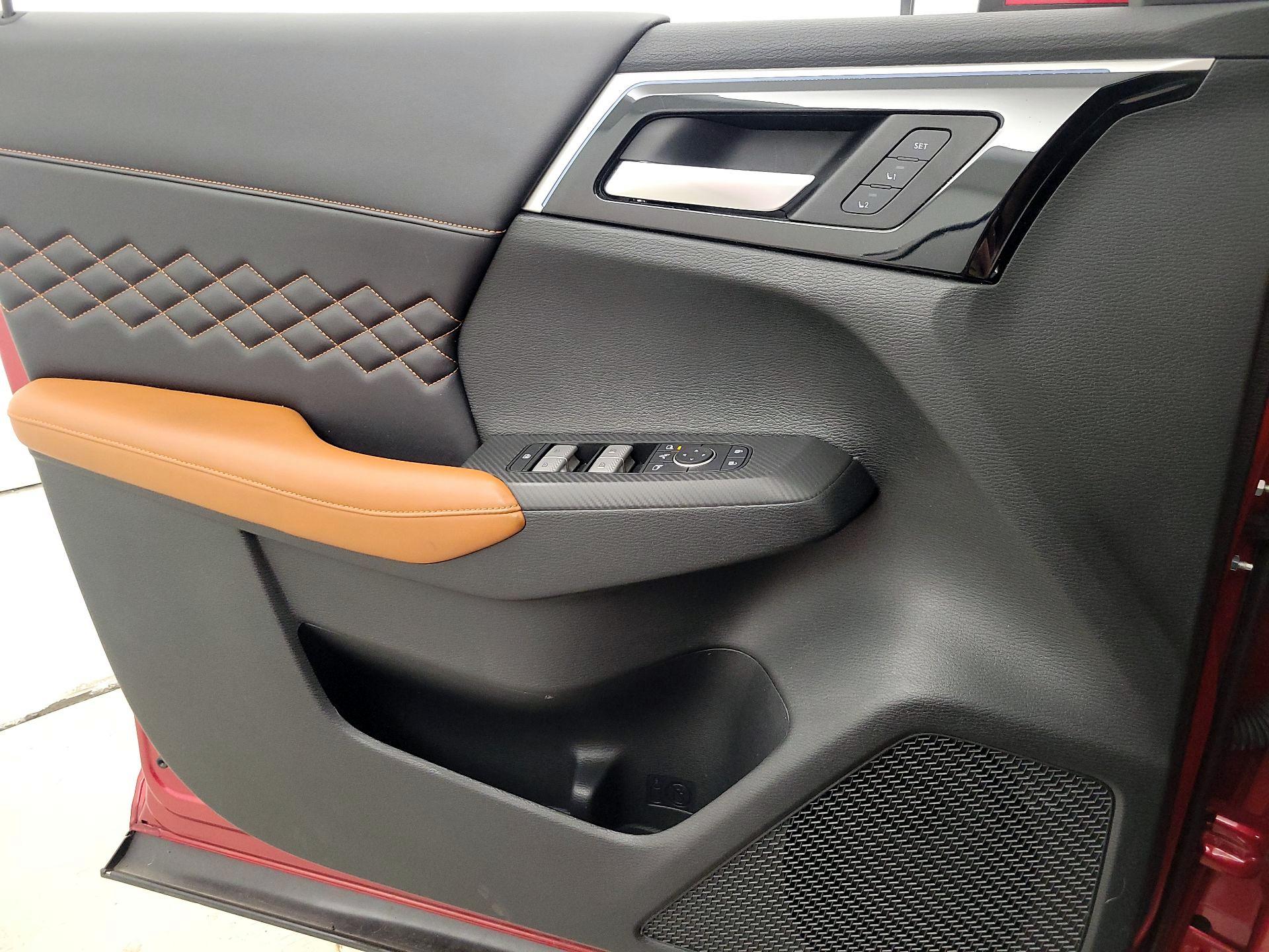 Thumbnail: 2023 Mitsubishi Outlander - 12