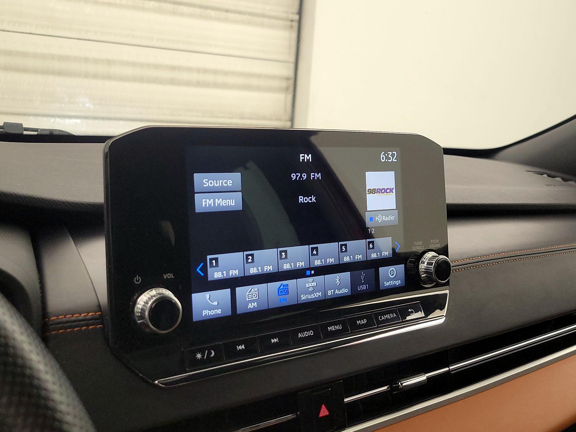 Thumbnail: 2023 Mitsubishi Outlander - 16