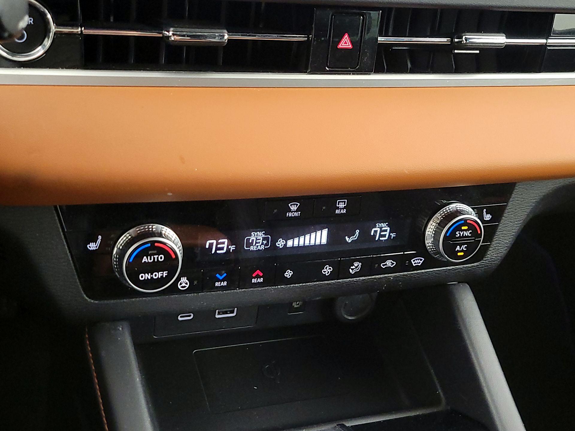 Thumbnail: 2023 Mitsubishi Outlander - 17