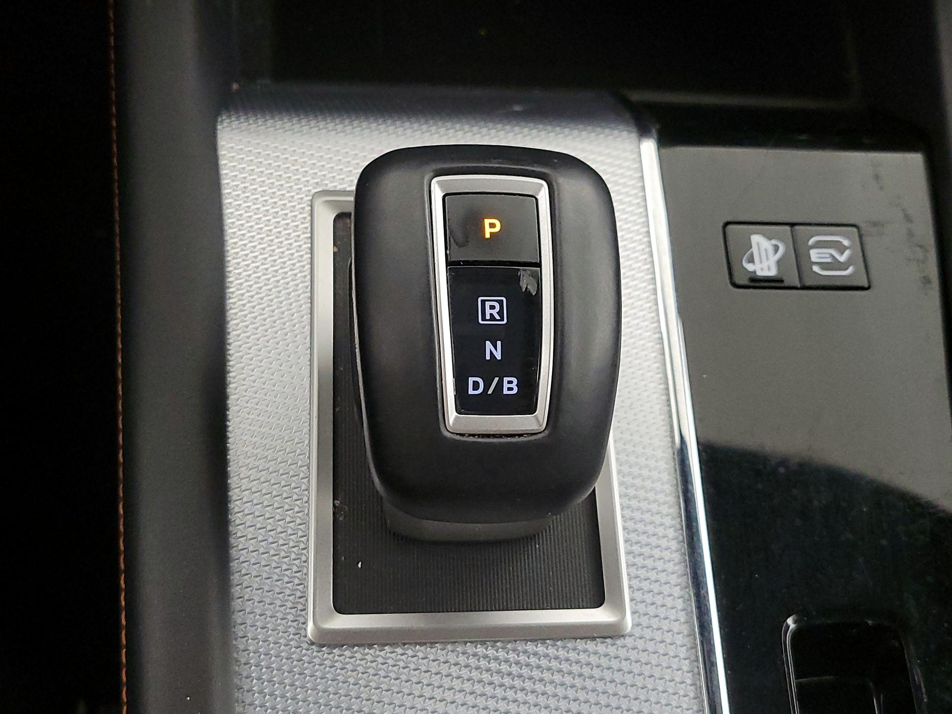 Thumbnail: 2023 Mitsubishi Outlander - 18