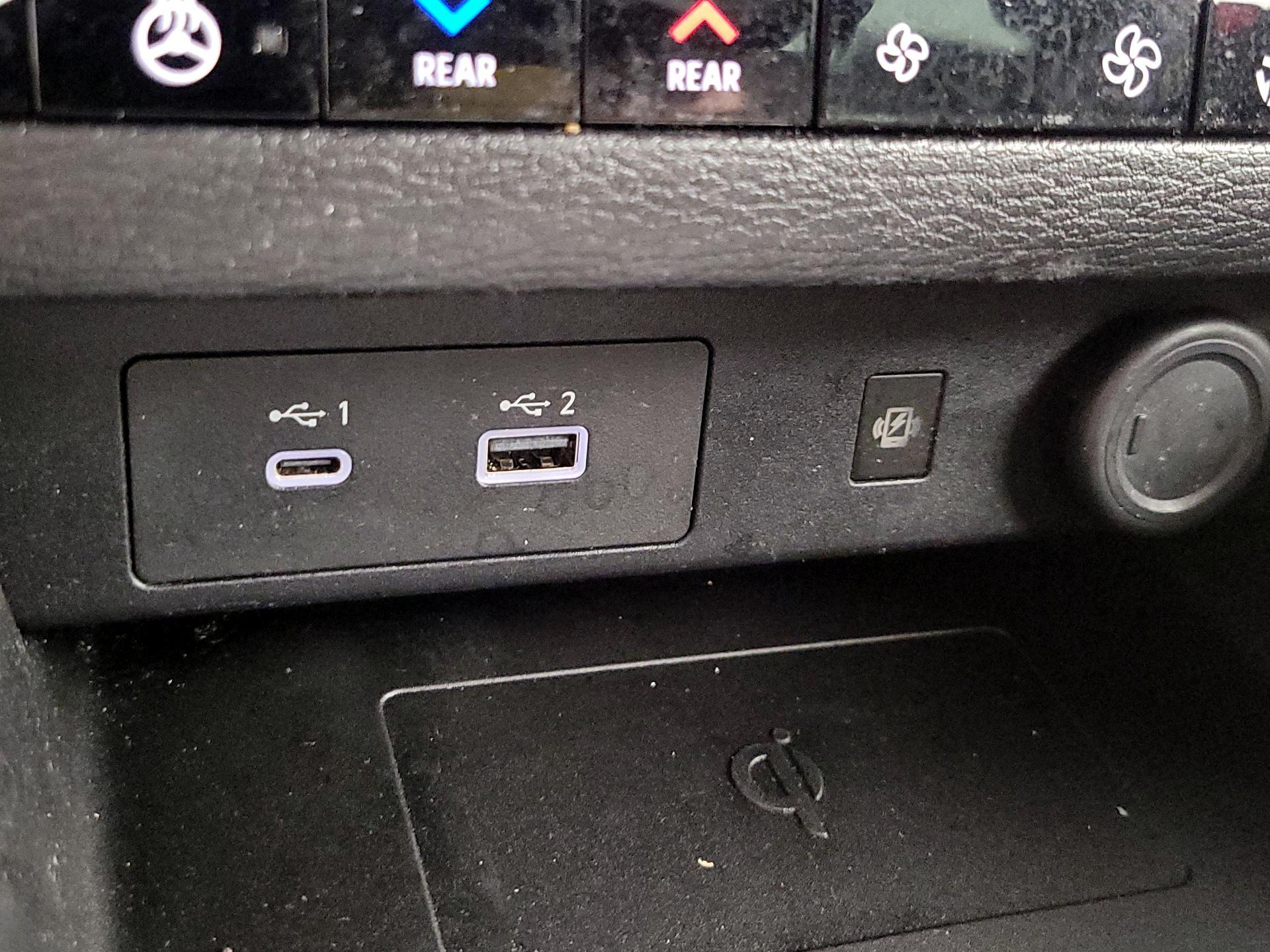 Thumbnail: 2023 Mitsubishi Outlander - 19