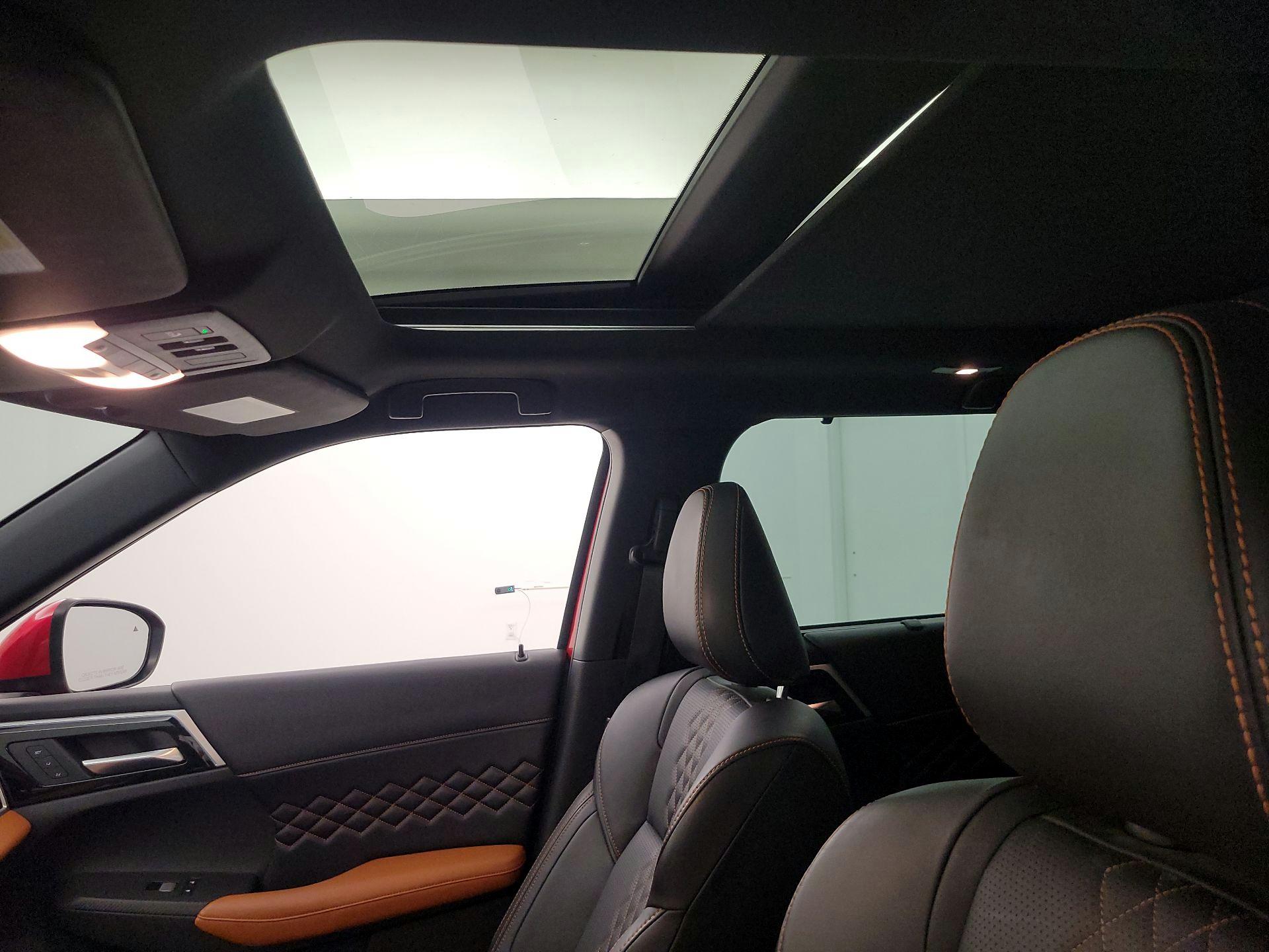 Thumbnail: 2023 Mitsubishi Outlander - 20