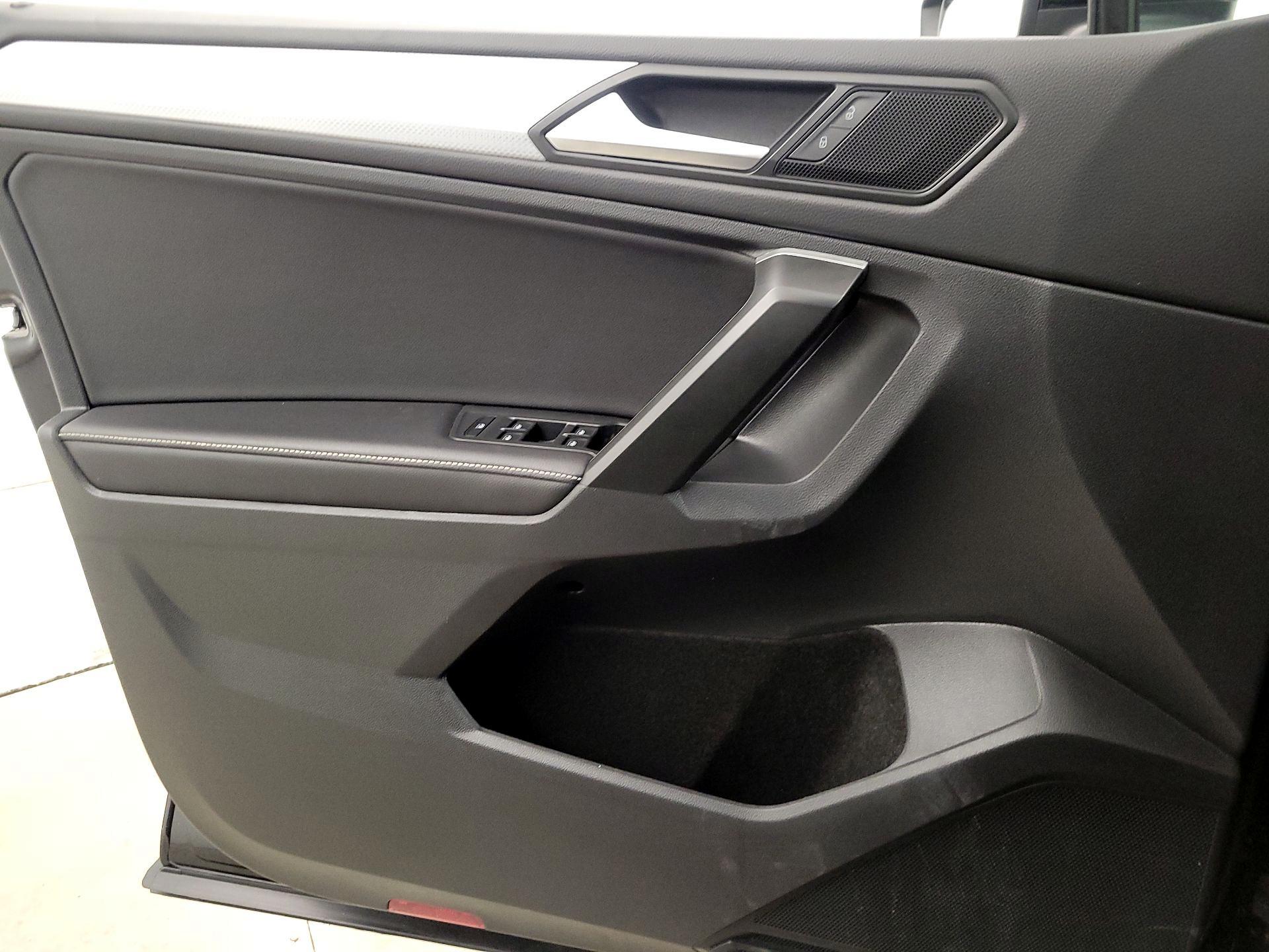 Thumbnail: 2024 Volkswagen Tiguan - 12