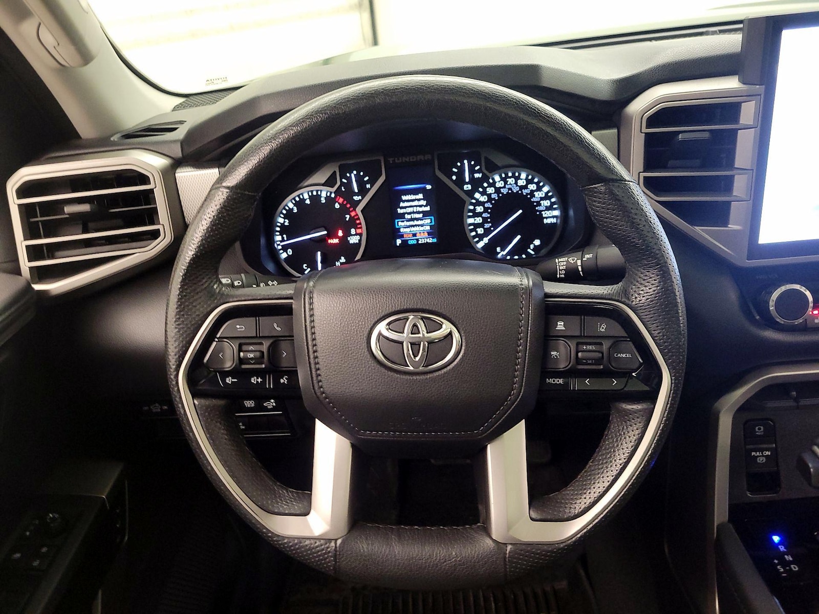 2023 Toyota Tundra Limited - Photo 11