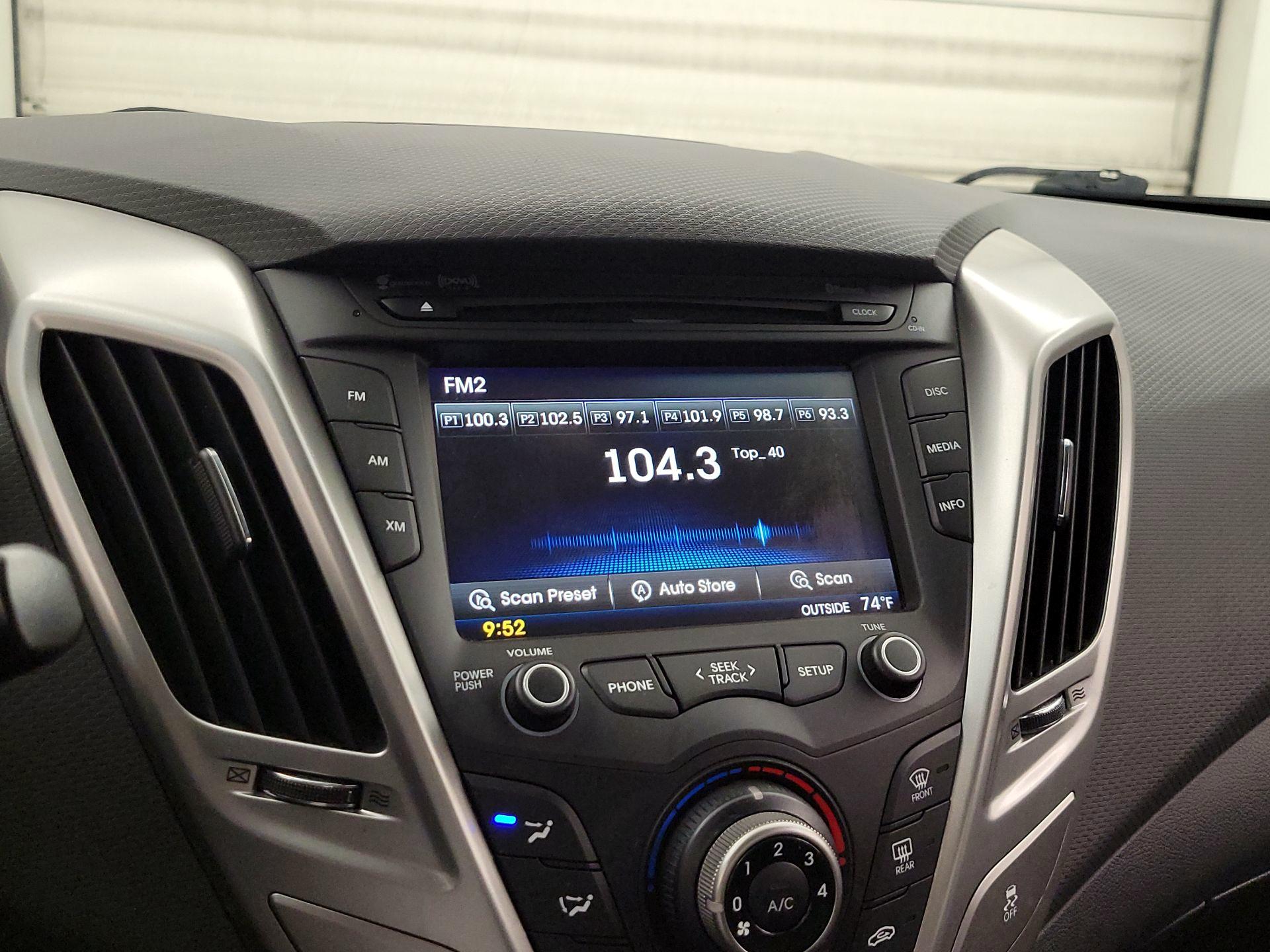 Thumbnail: 2016 Hyundai Veloster - 15