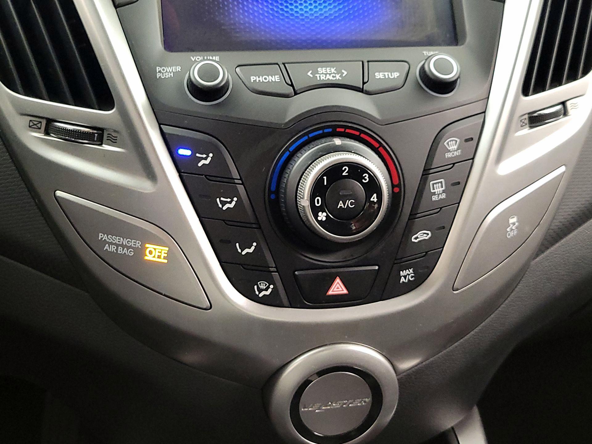 Thumbnail: 2016 Hyundai Veloster - 16