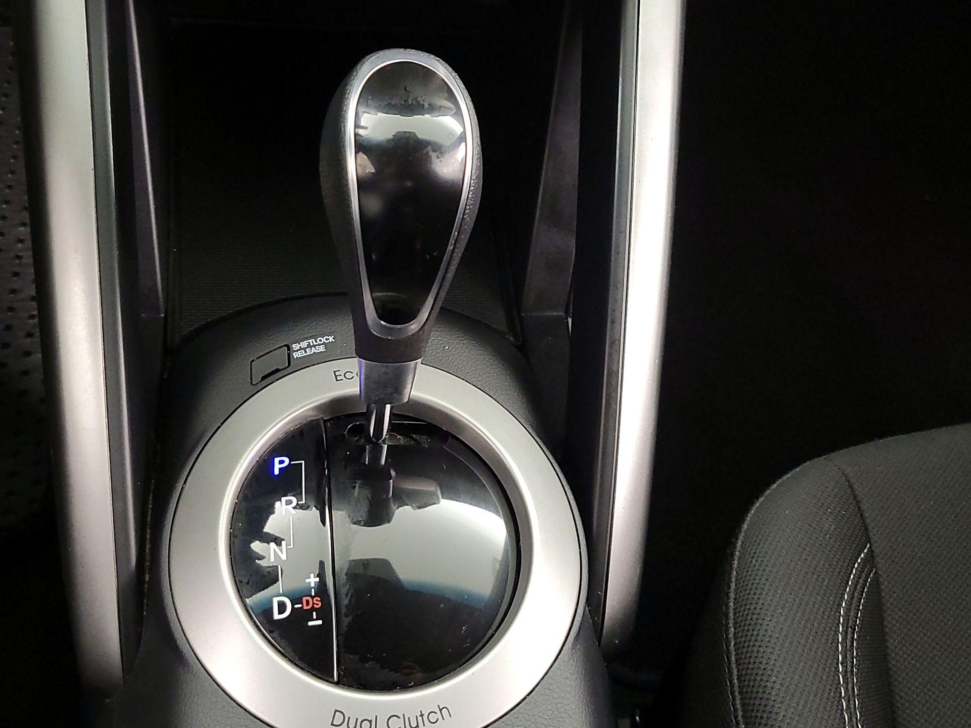 Thumbnail: 2016 Hyundai Veloster - 17