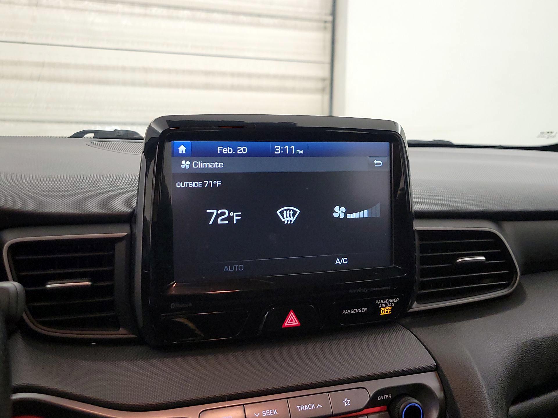 Thumbnail: 2019 Hyundai Veloster - 16