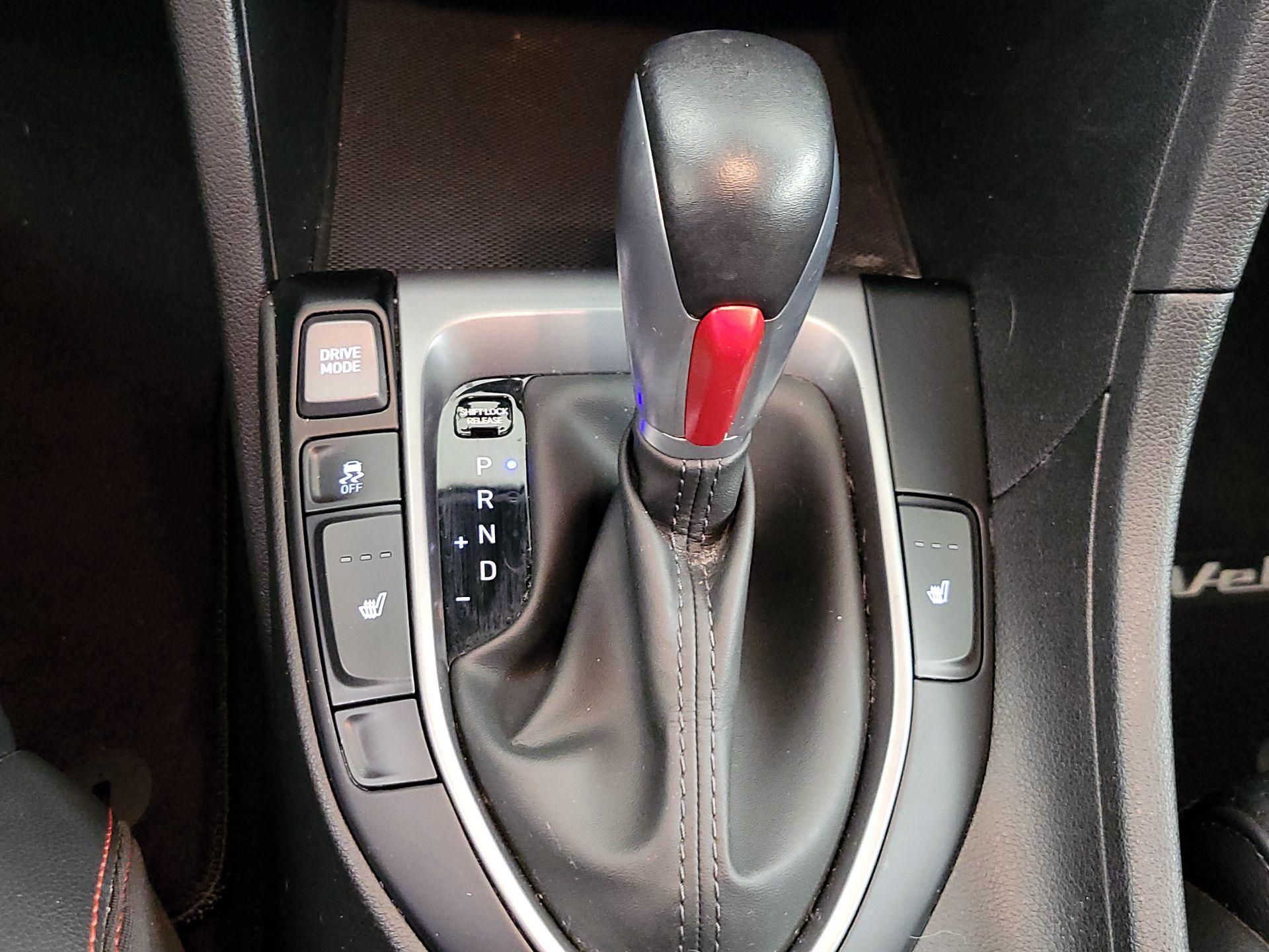 Thumbnail: 2019 Hyundai Veloster - 17