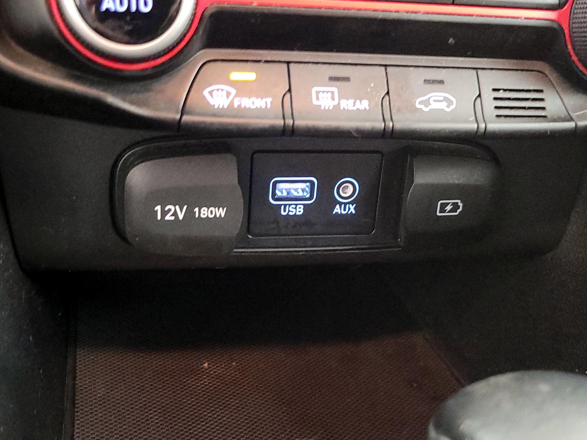 Thumbnail: 2019 Hyundai Veloster - 18