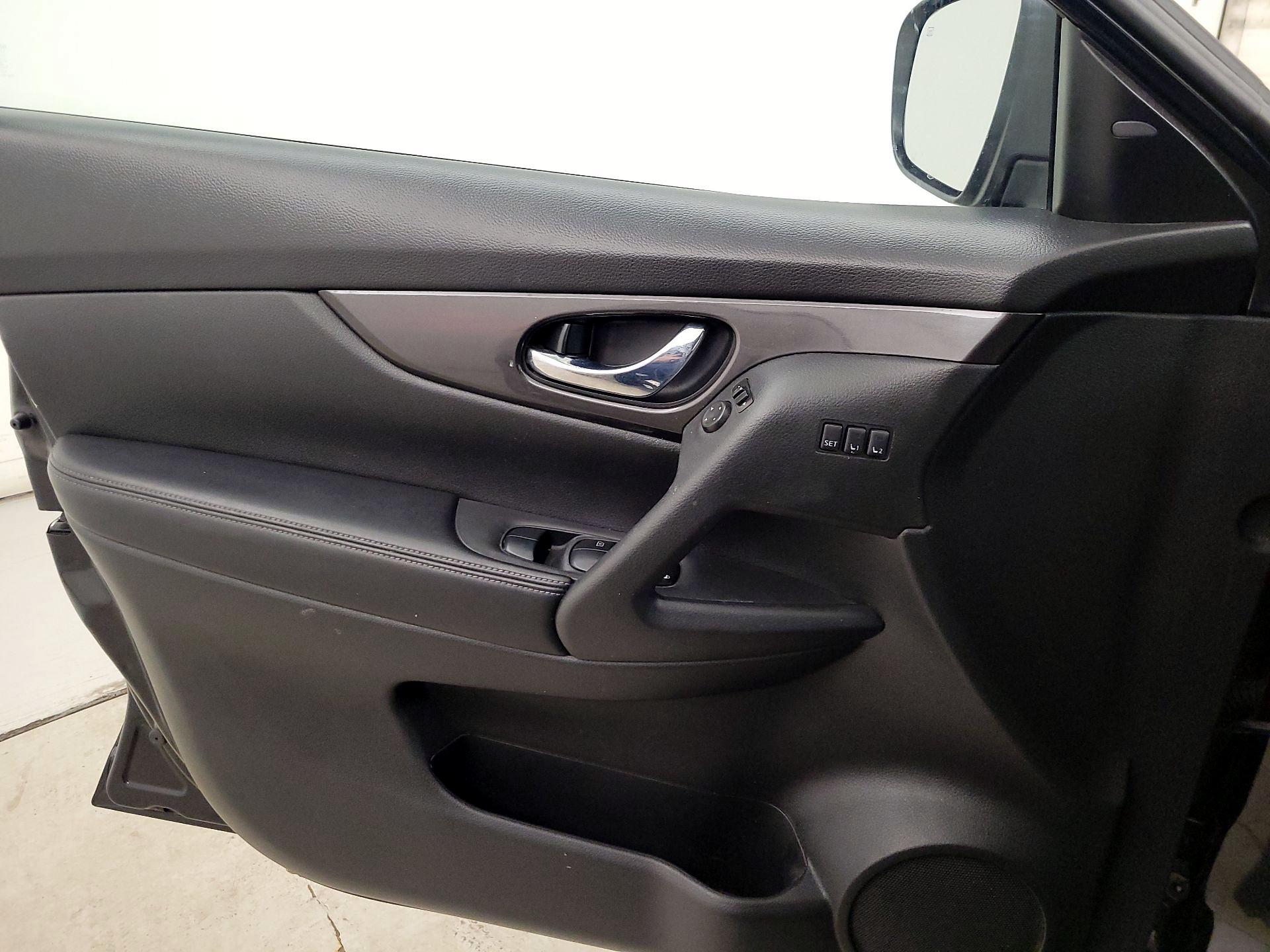 Thumbnail: 2019 Nissan Rogue - 12