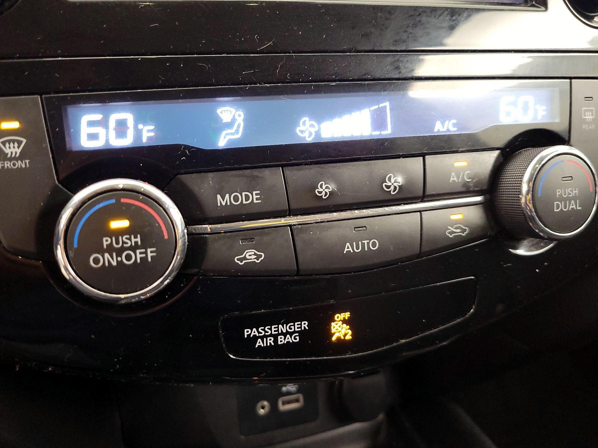 Thumbnail: 2019 Nissan Rogue - 16