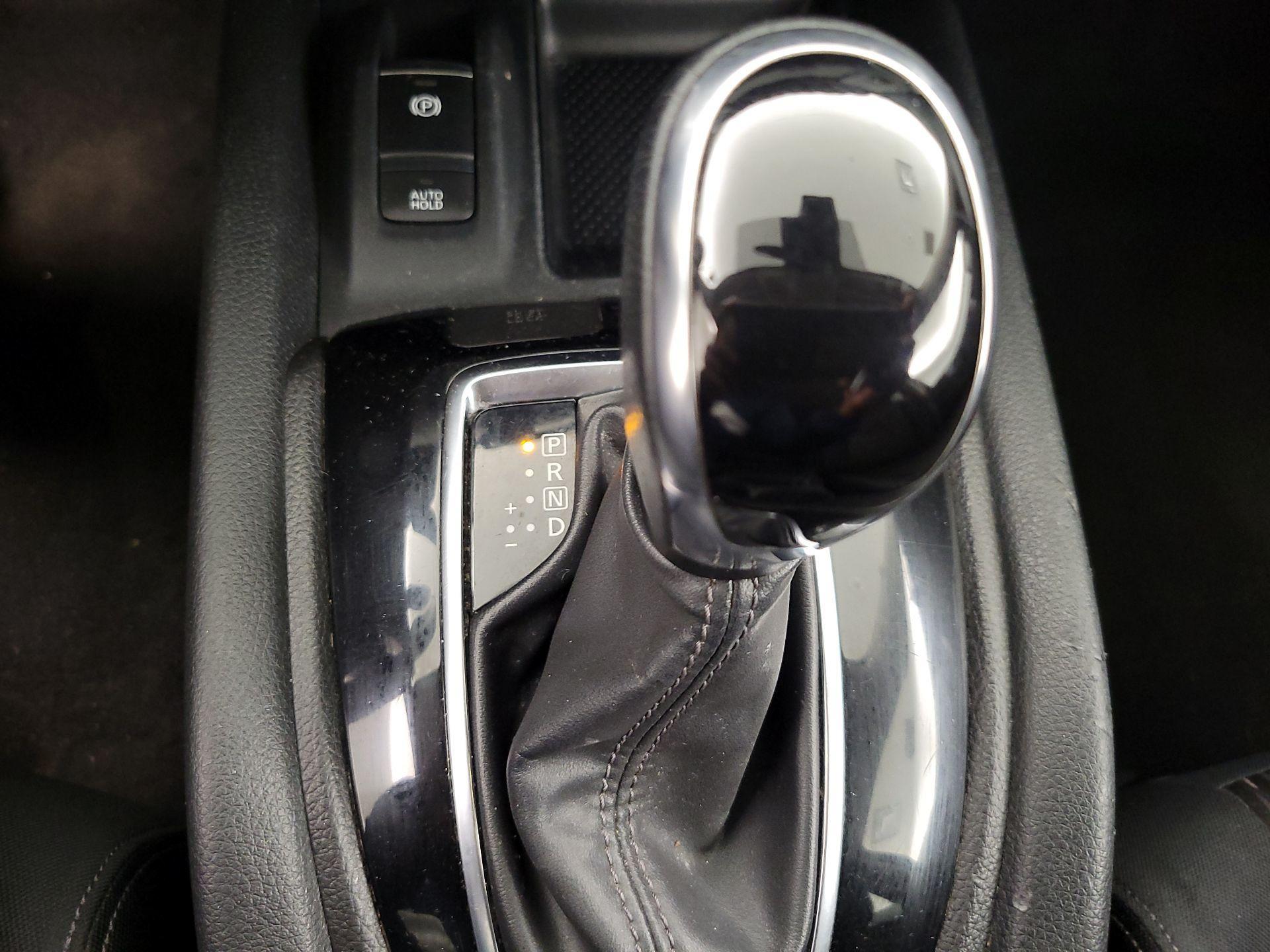 Thumbnail: 2019 Nissan Rogue - 17