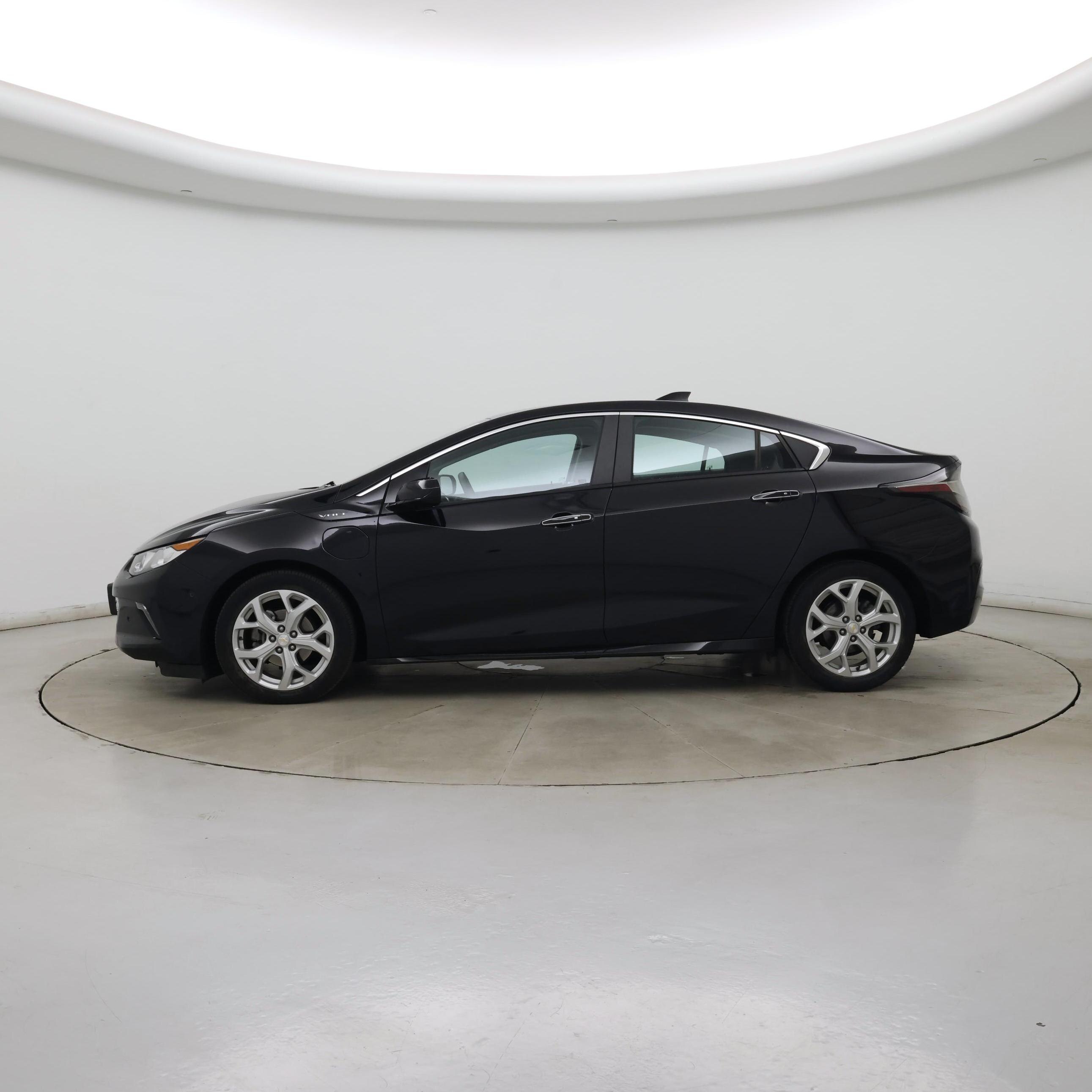 Thumbnail: 2017 Chevrolet Volt - 3