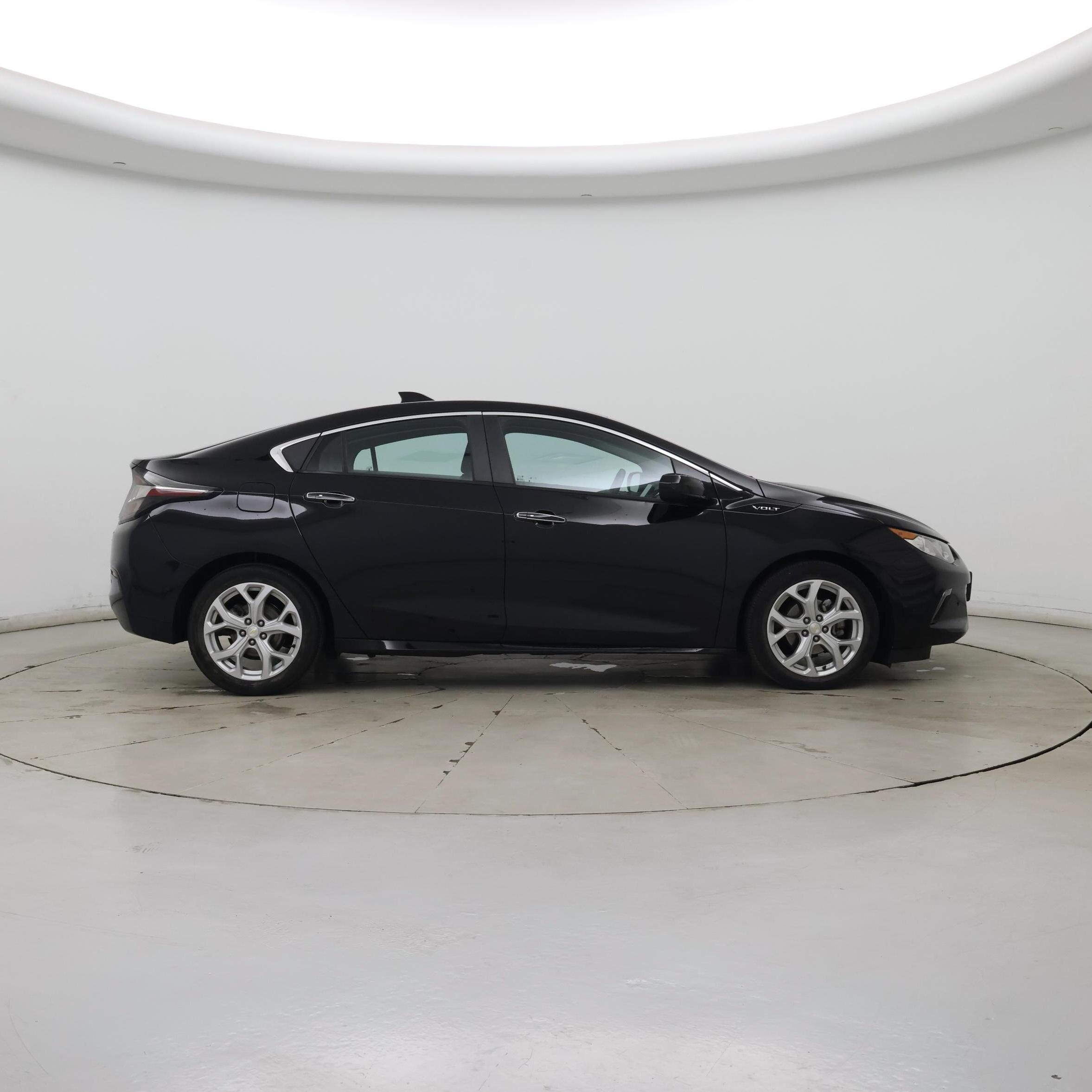Thumbnail: 2017 Chevrolet Volt - 7
